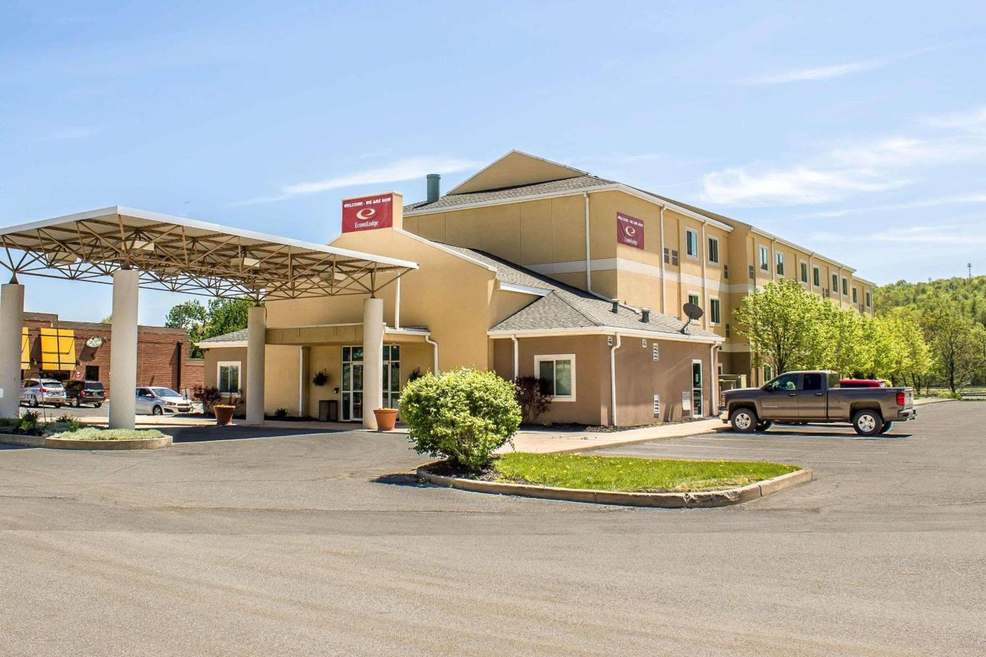 Econo Lodge Meadville photo 12