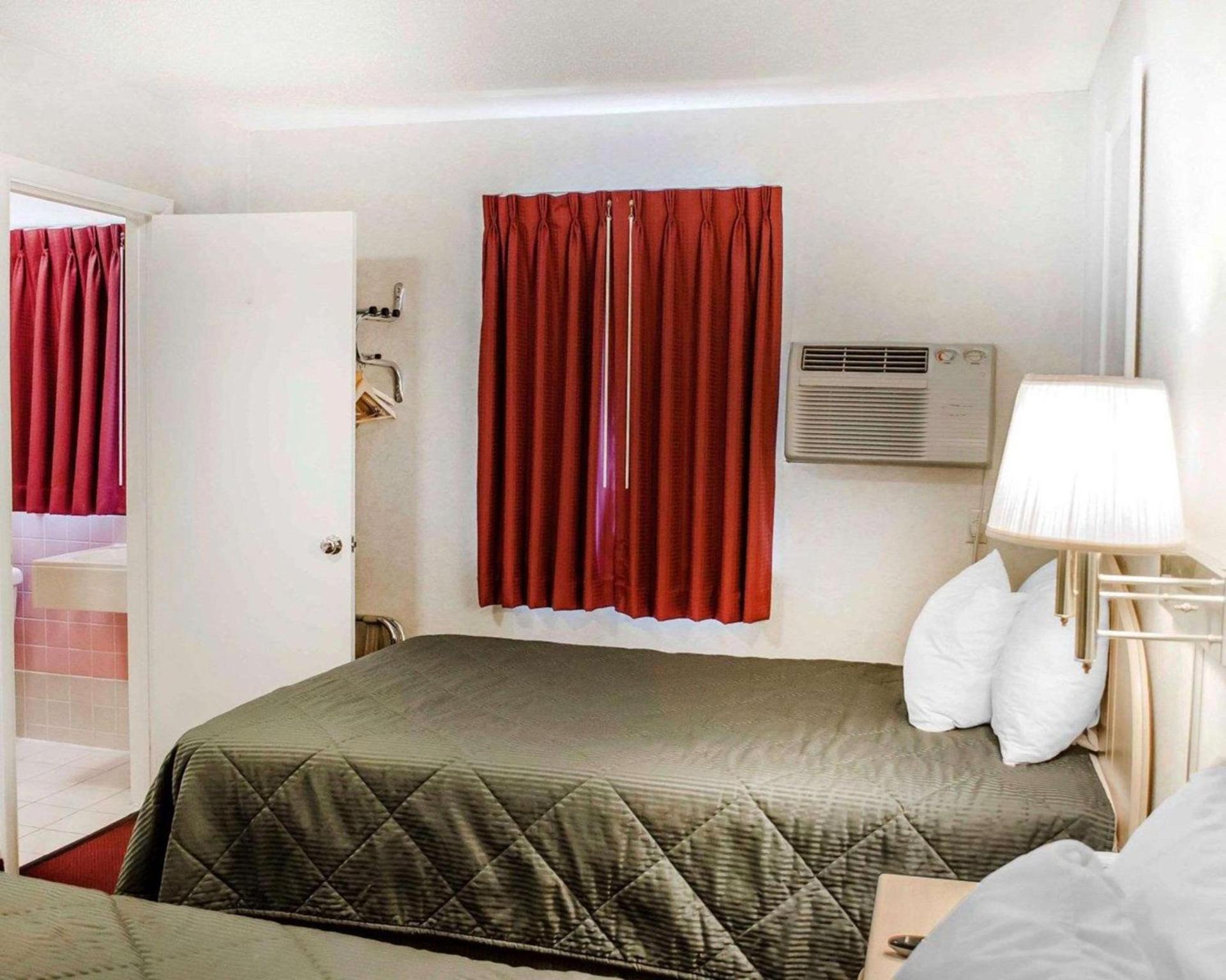 Rodeway Inn Dillsburg photo 11