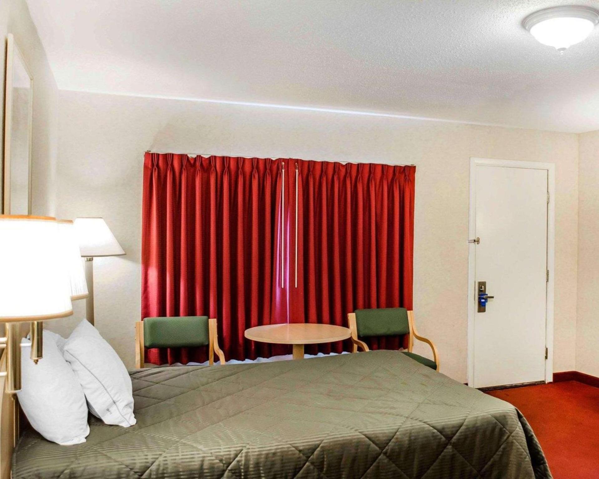 Rodeway Inn Dillsburg photo 19