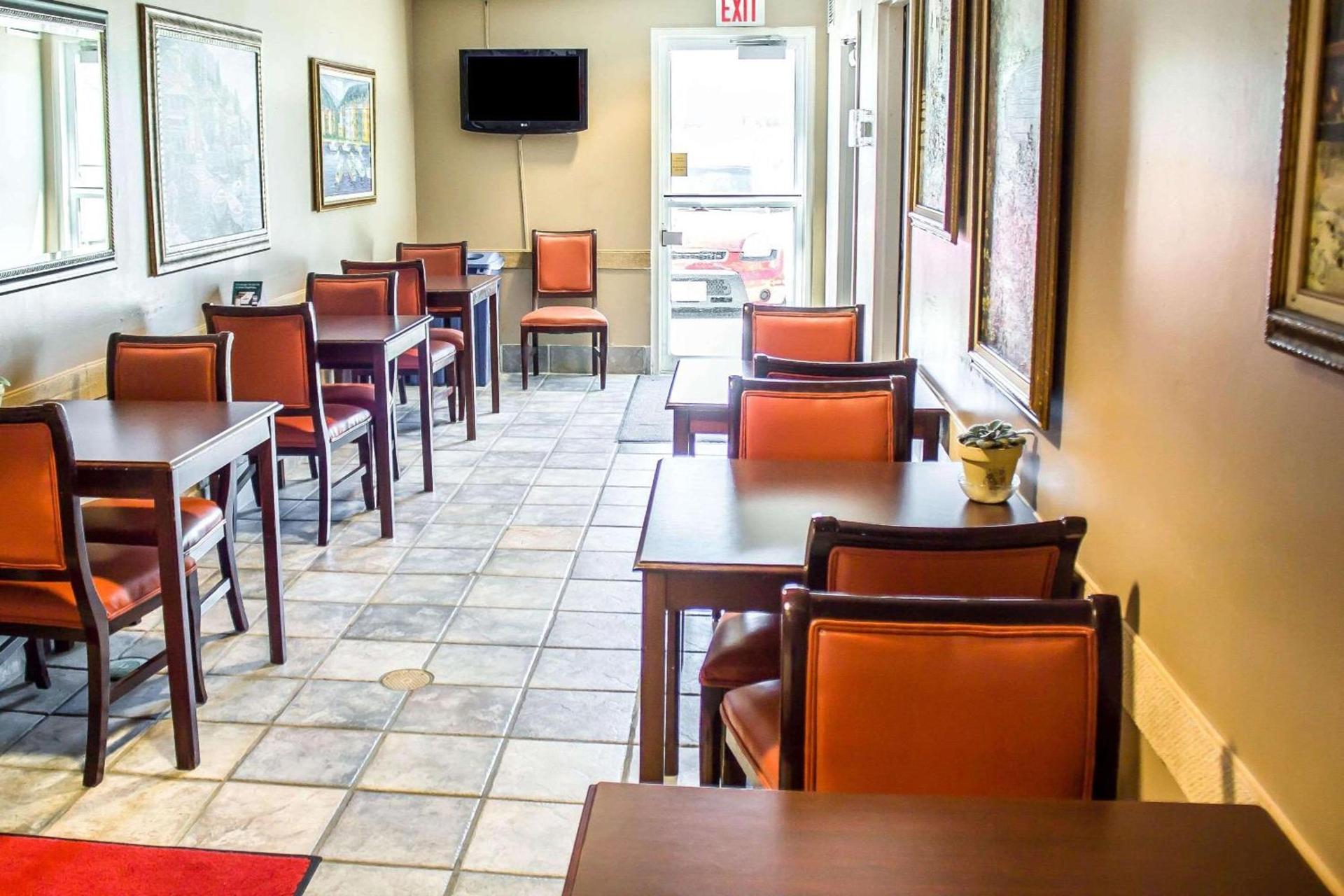 Econo Lodge Meadville photo 19