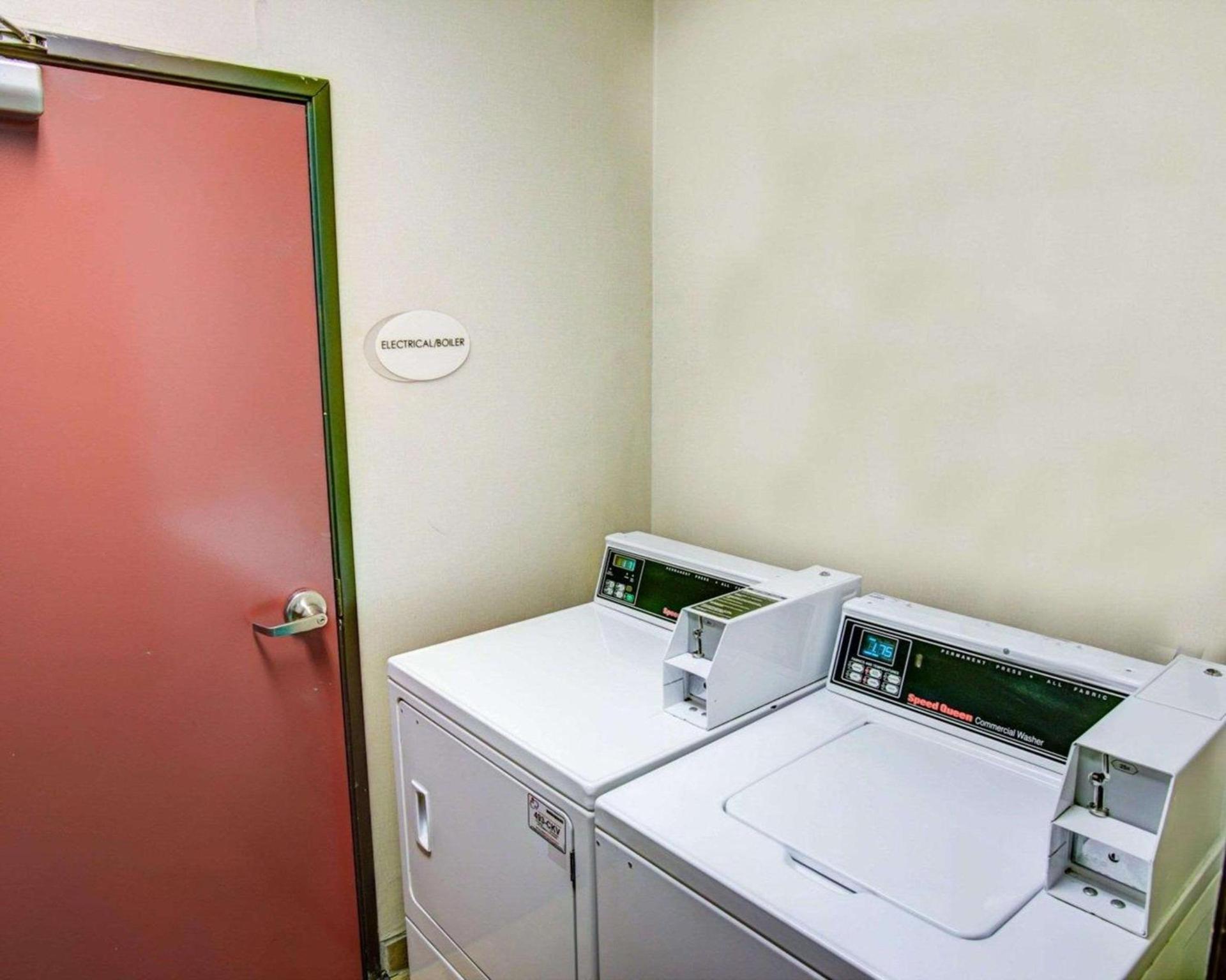 Comfort Suites Pittsburgh Airport photo 27