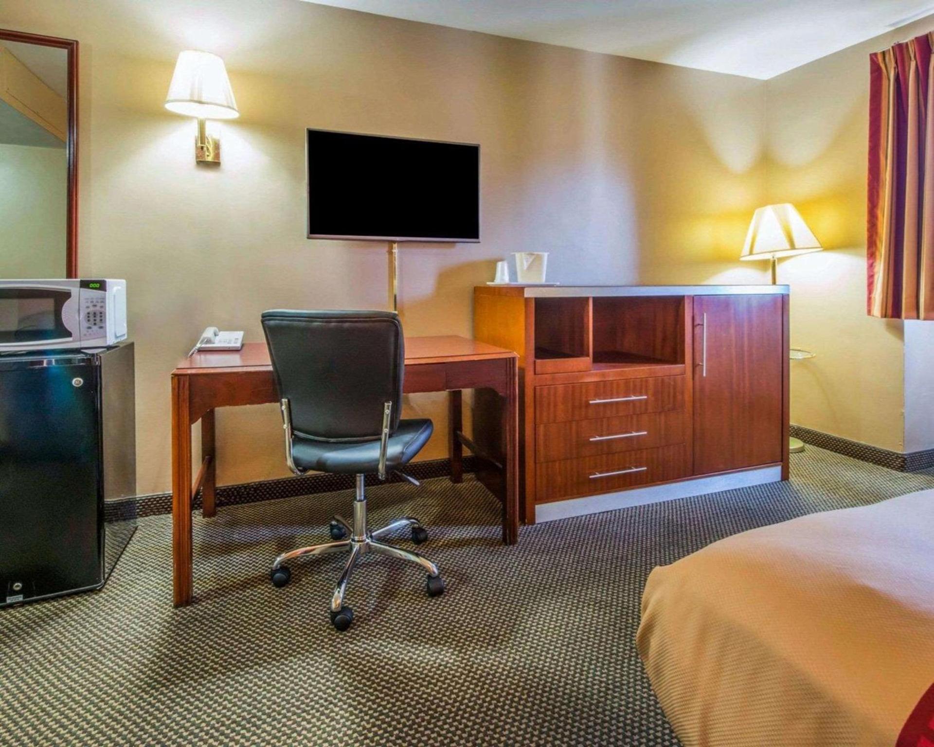 Econo Lodge Hermitage South photo 23