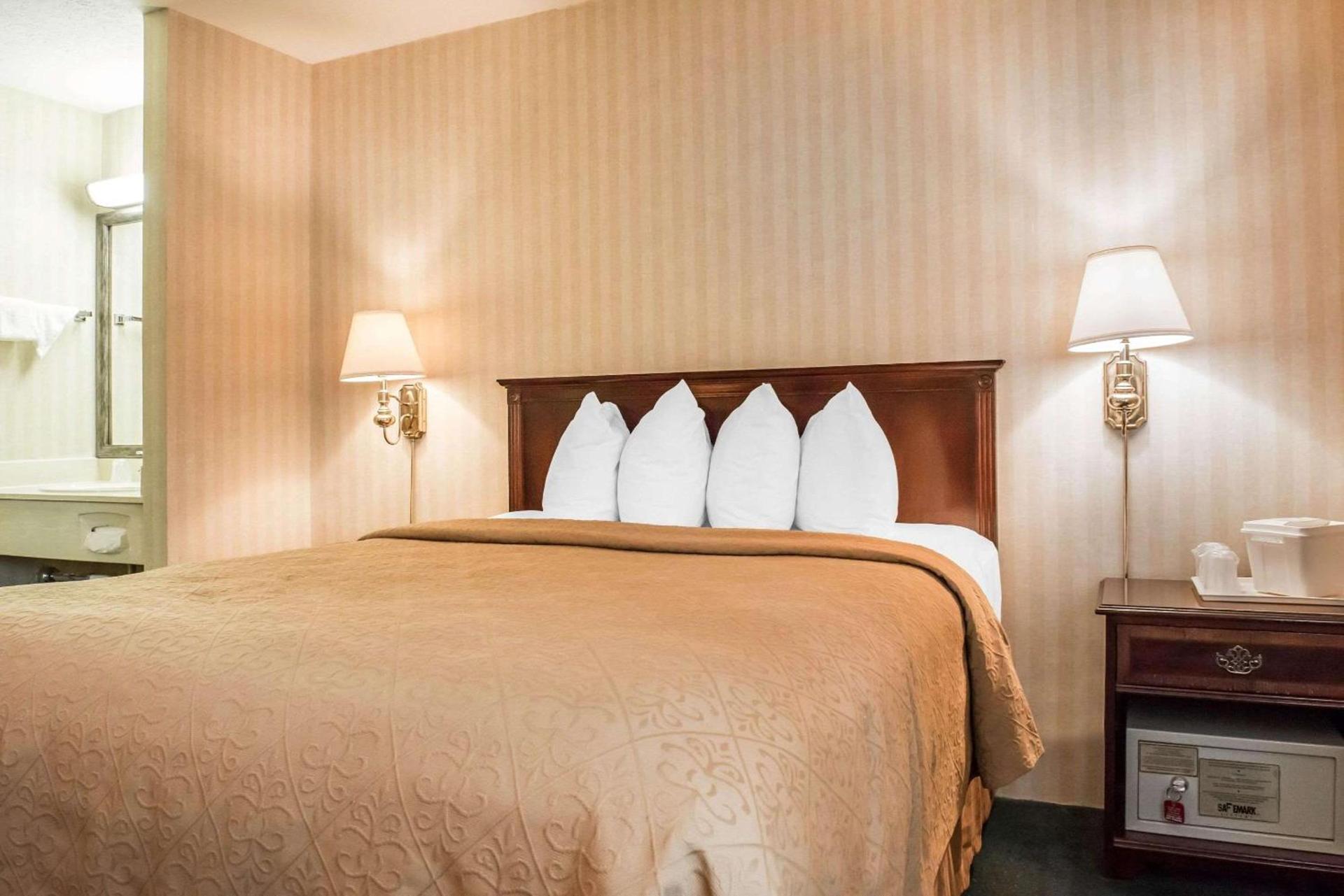 Quality Inn Pittsburgh Airport photo 18