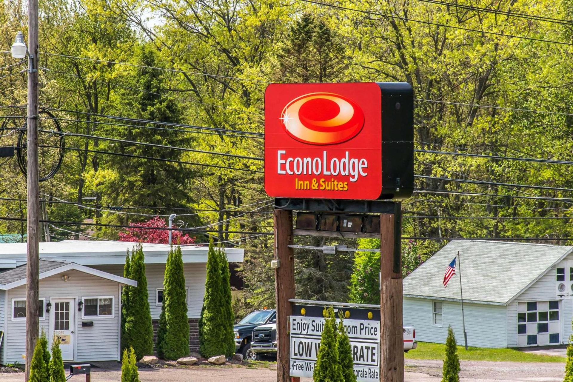 Econo Lodge Inn & Suites Lake Harmony - Pocono Mountains Area photo 2
