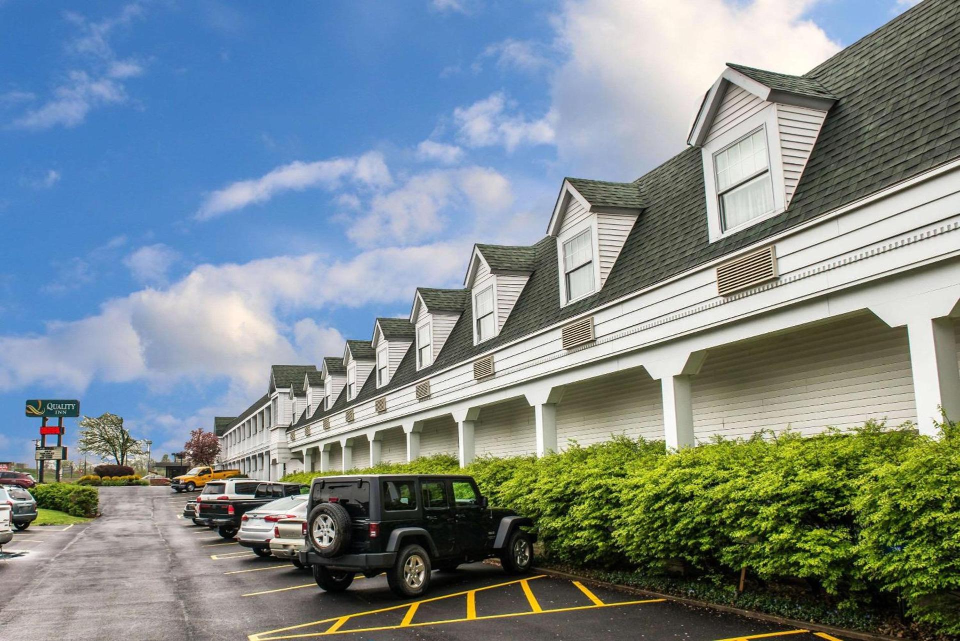 Quality Inn Pittsburgh Airport photo 2