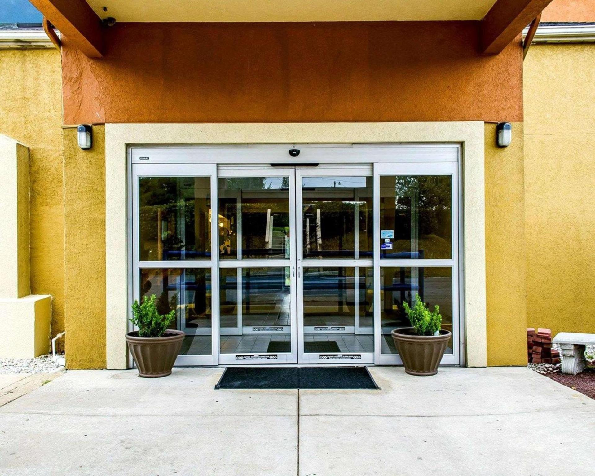Econo Lodge Harrisburg - Hershey North photo 3