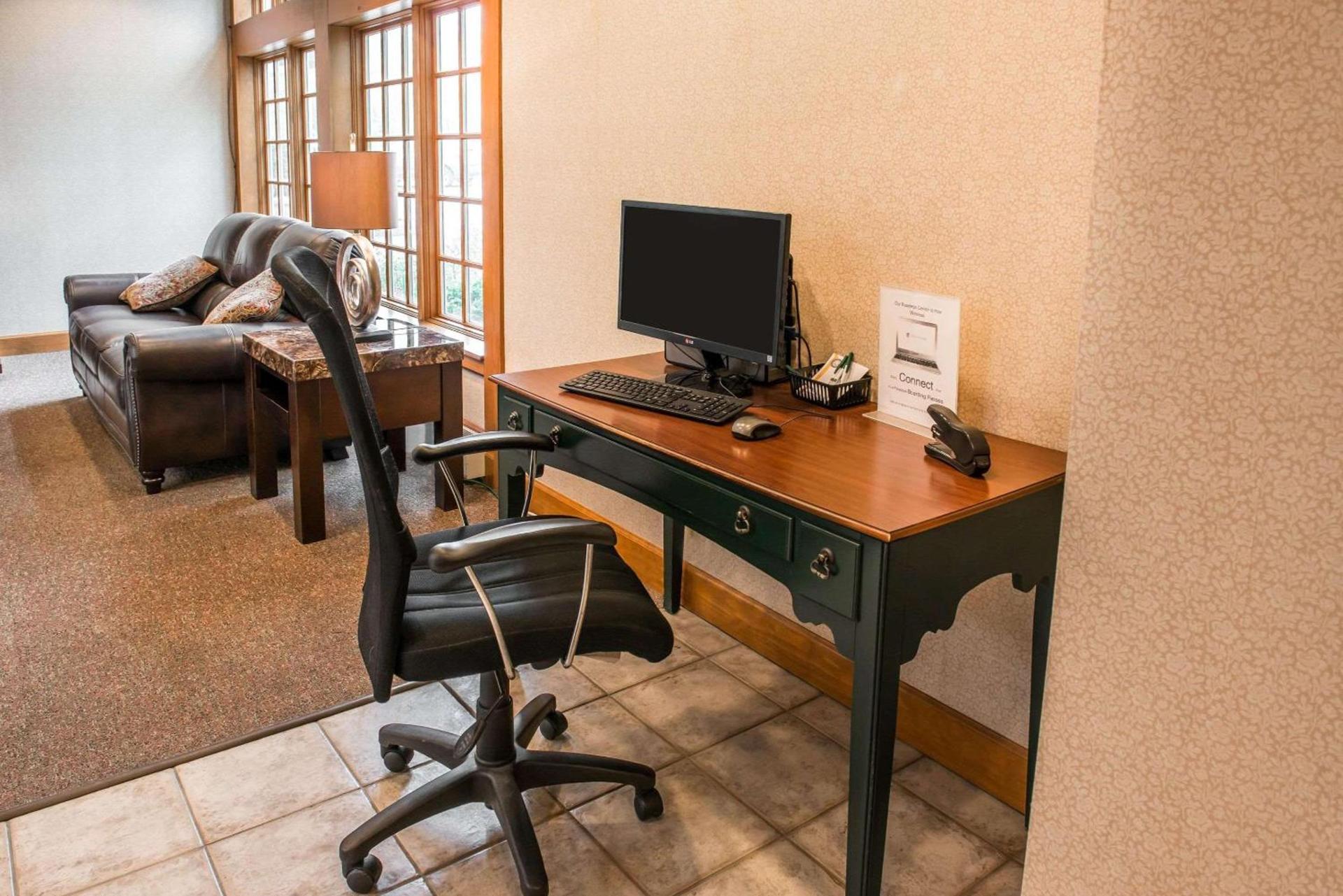 Quality Inn Pittsburgh Airport photo 25
