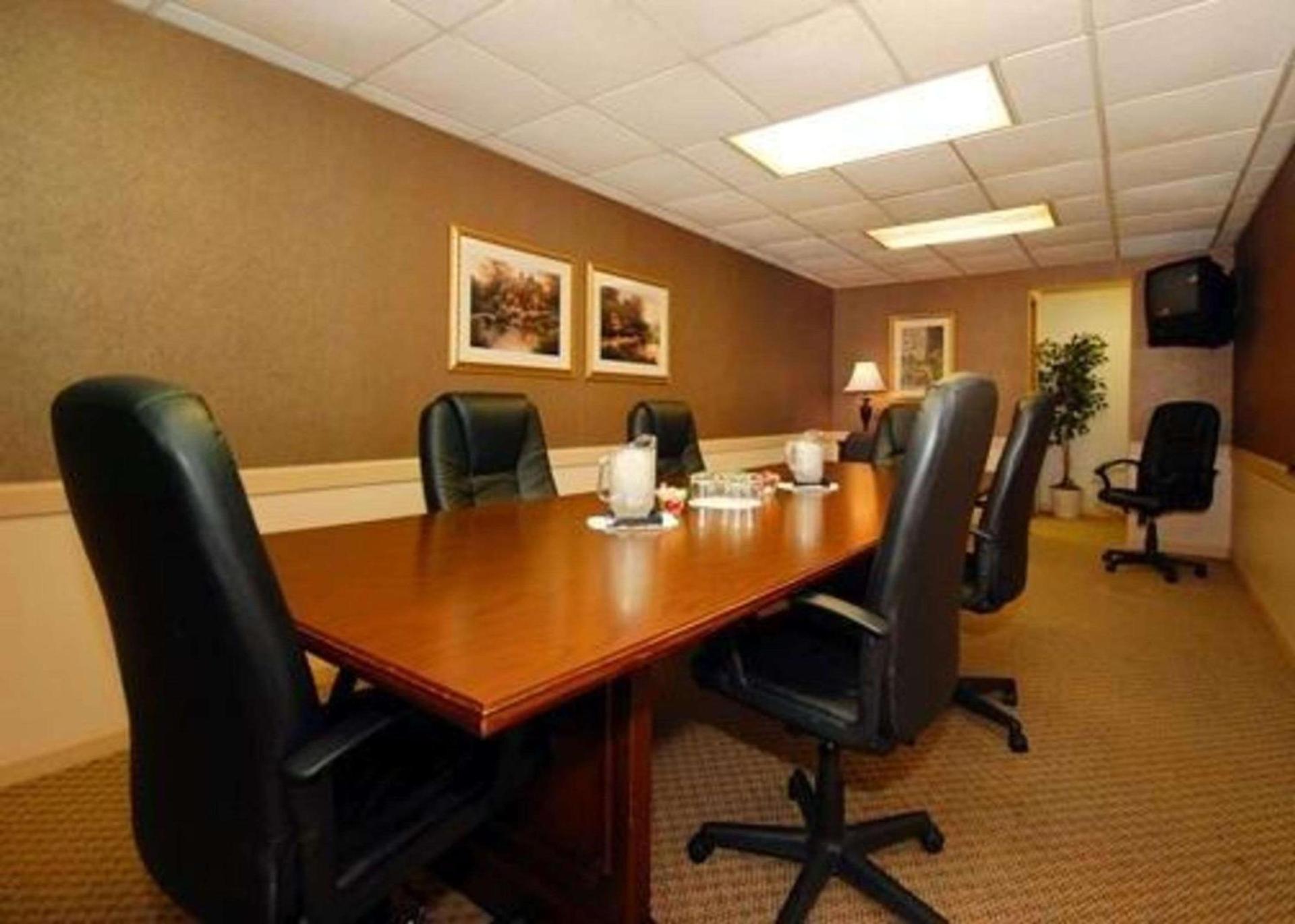 Quality Inn Pittsburgh Airport photo 26