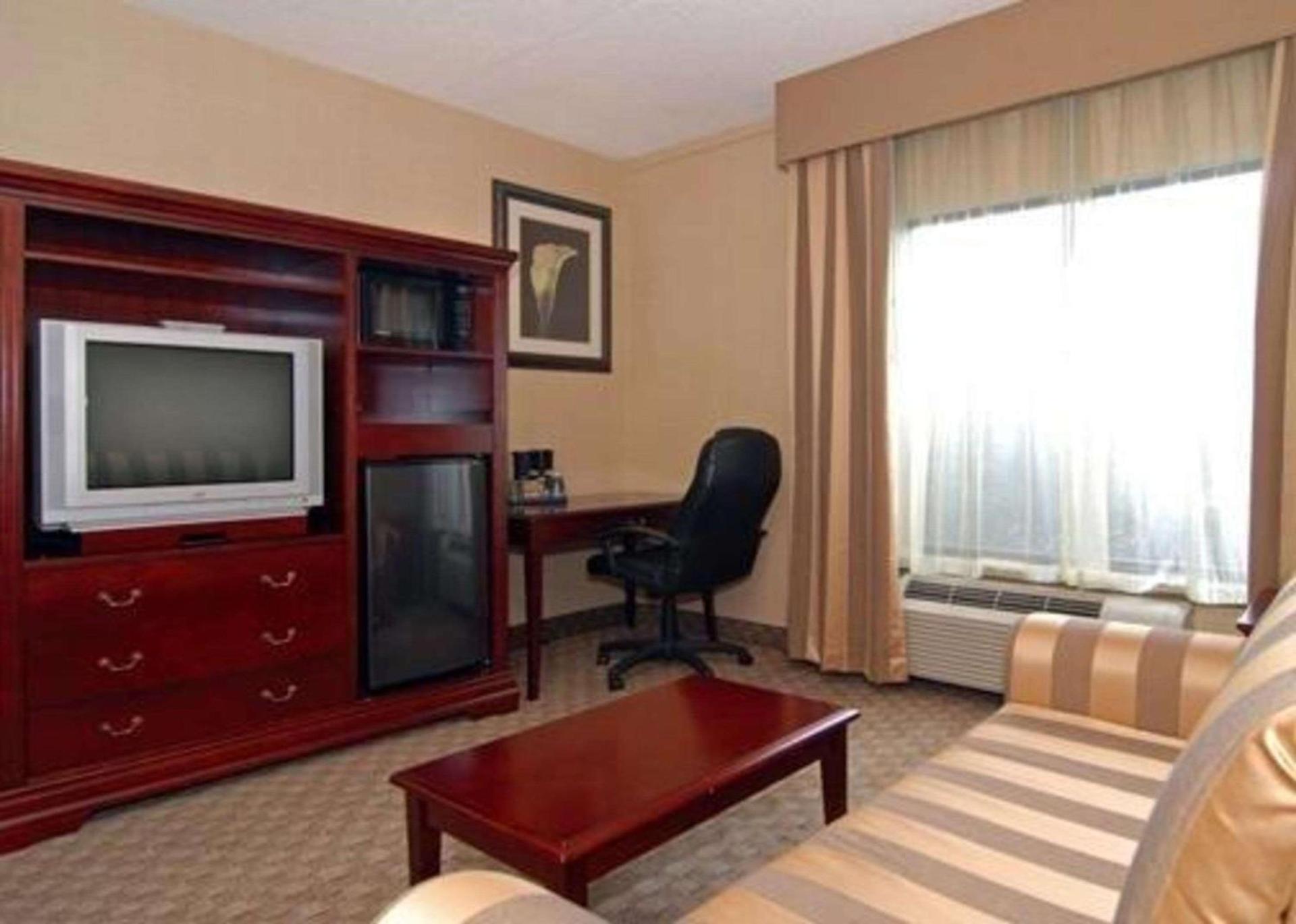 Quality Inn & Suites Bensalem photo 24
