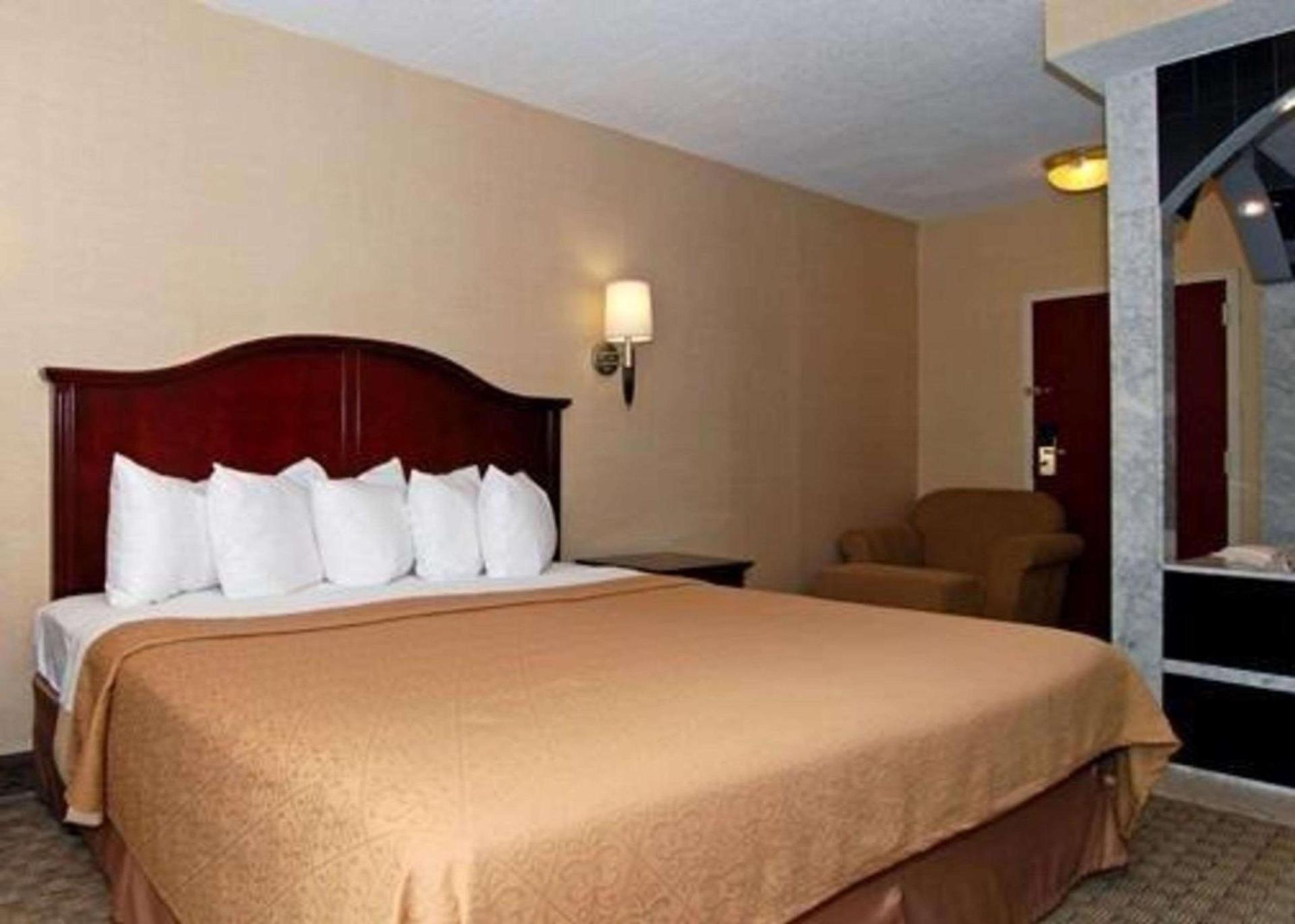 Quality Inn & Suites Bensalem photo 23