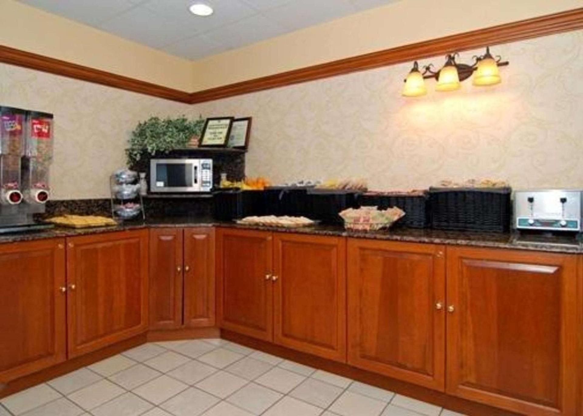Quality Inn & Suites Bensalem photo 20