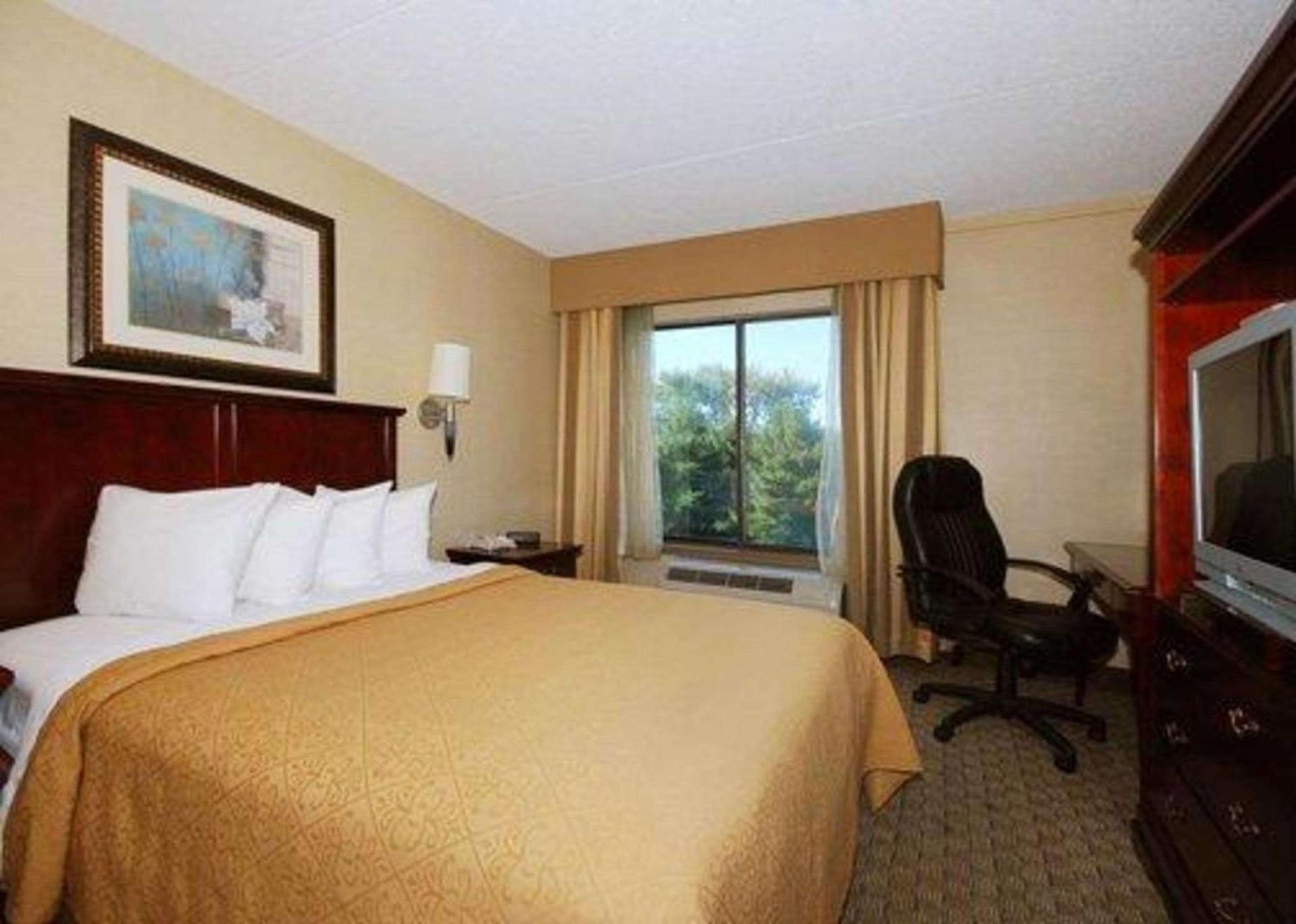 Quality Inn & Suites Bensalem photo 17