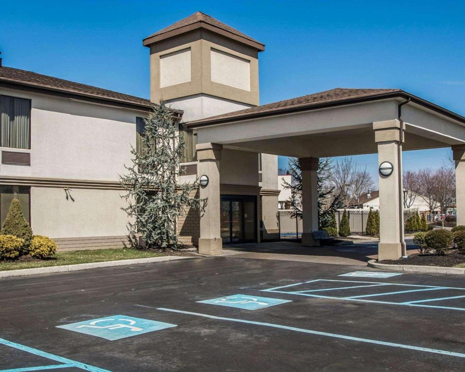 Quality Inn & Suites NJ State Capital Area photo 1