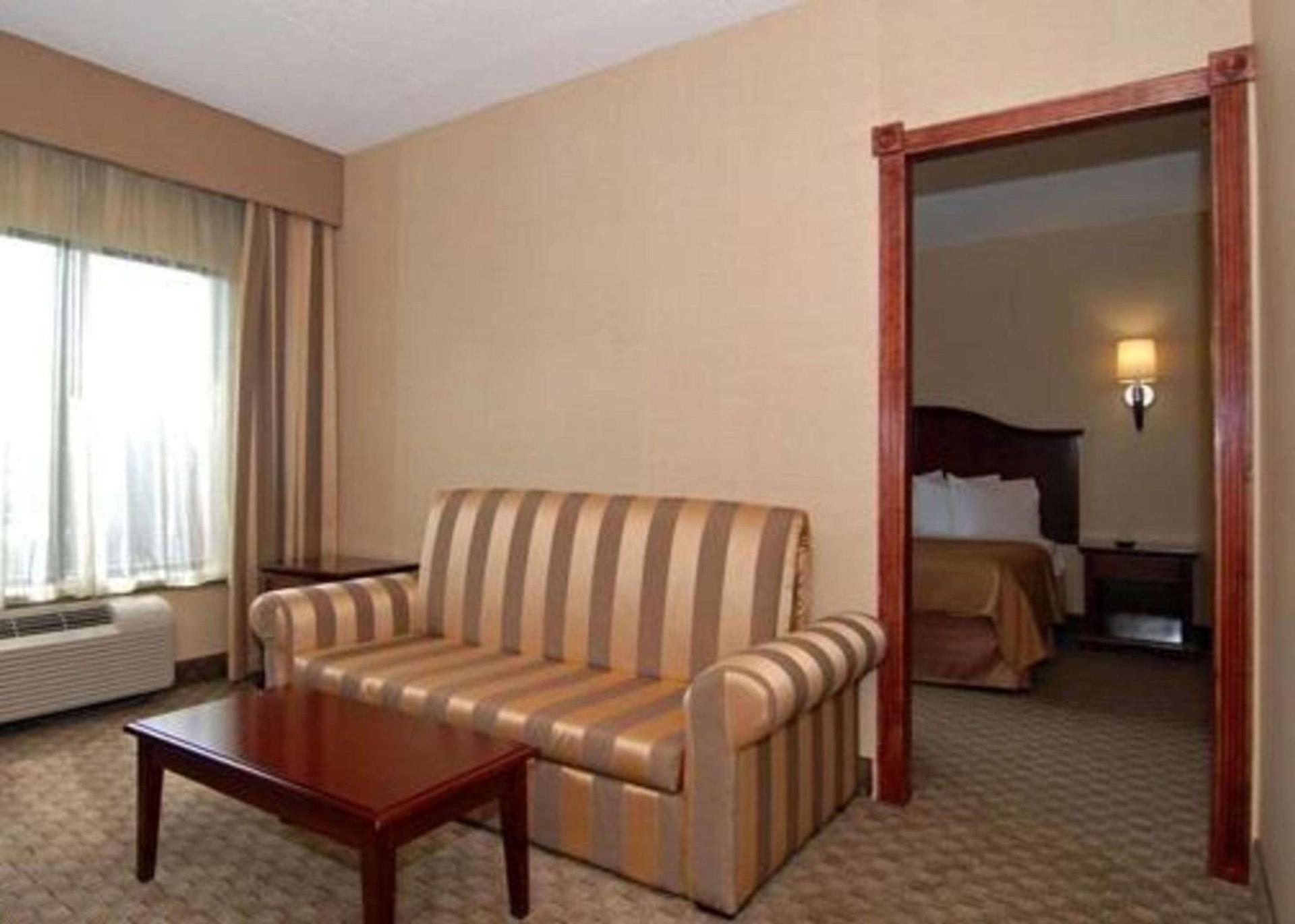 Quality Inn & Suites Bensalem photo 13