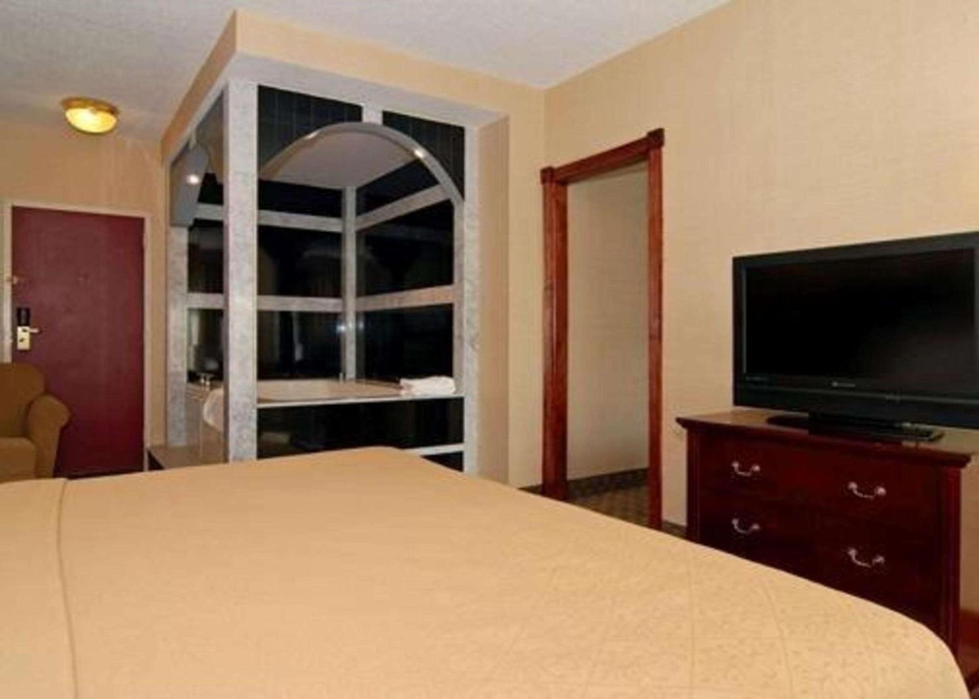Quality Inn & Suites Bensalem photo 10