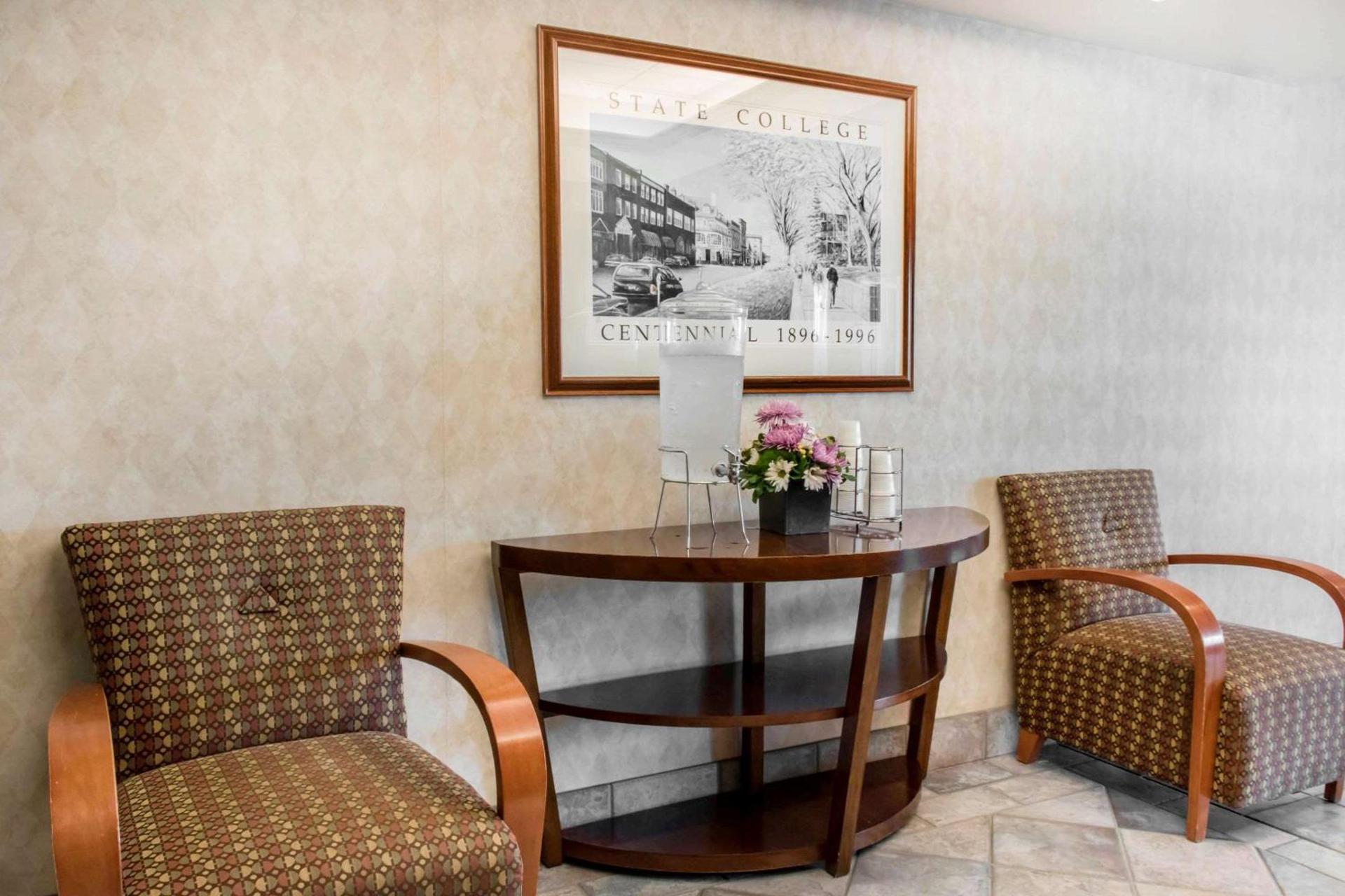 Days Inn by Wyndham Penn State photo 2