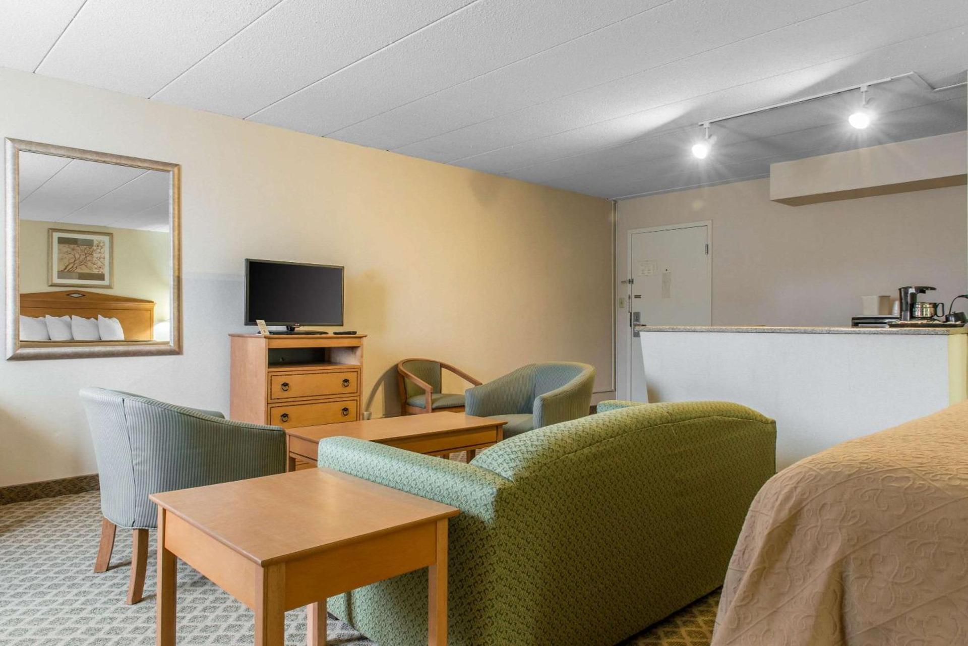 Quality Inn & Suites Fairview - Erie photo 18