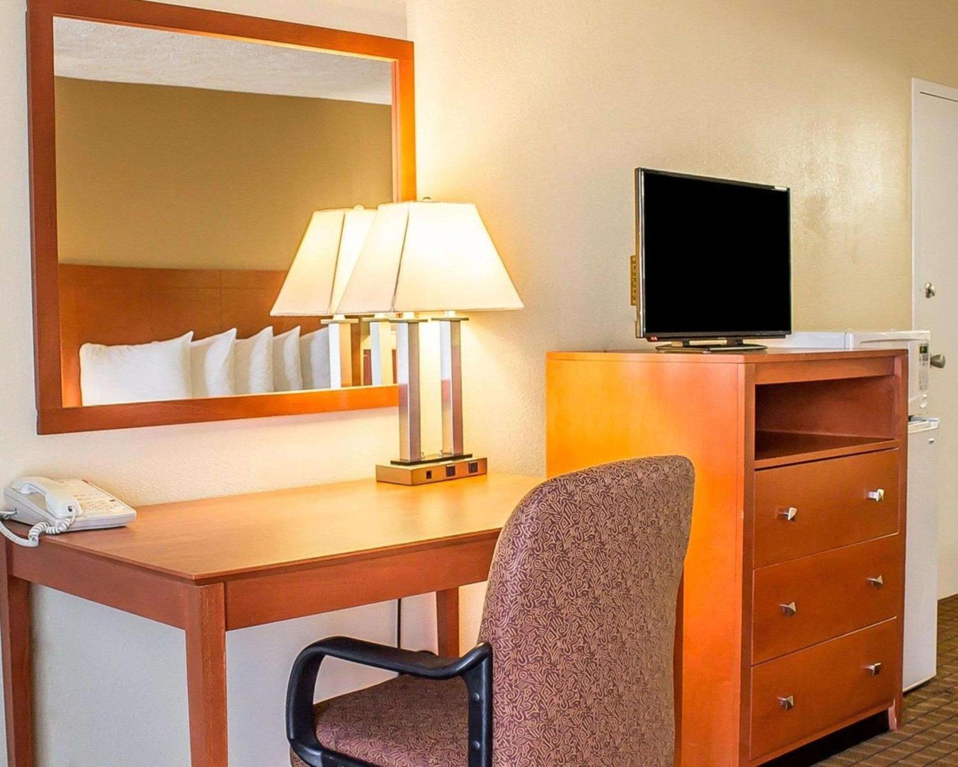 Wilkes-Barre Inn & Suites photo 38