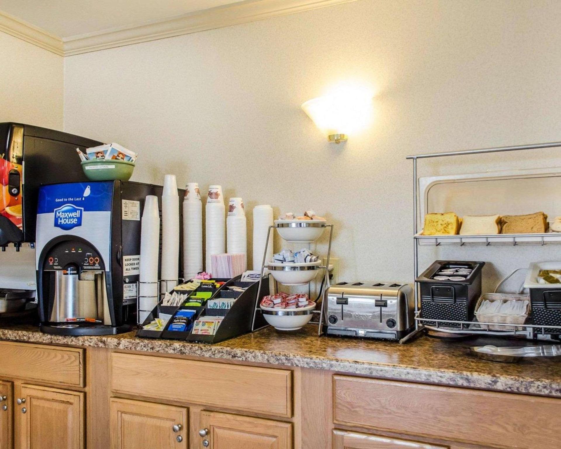 Clarion Inn Strasburg - Lancaster photo 38