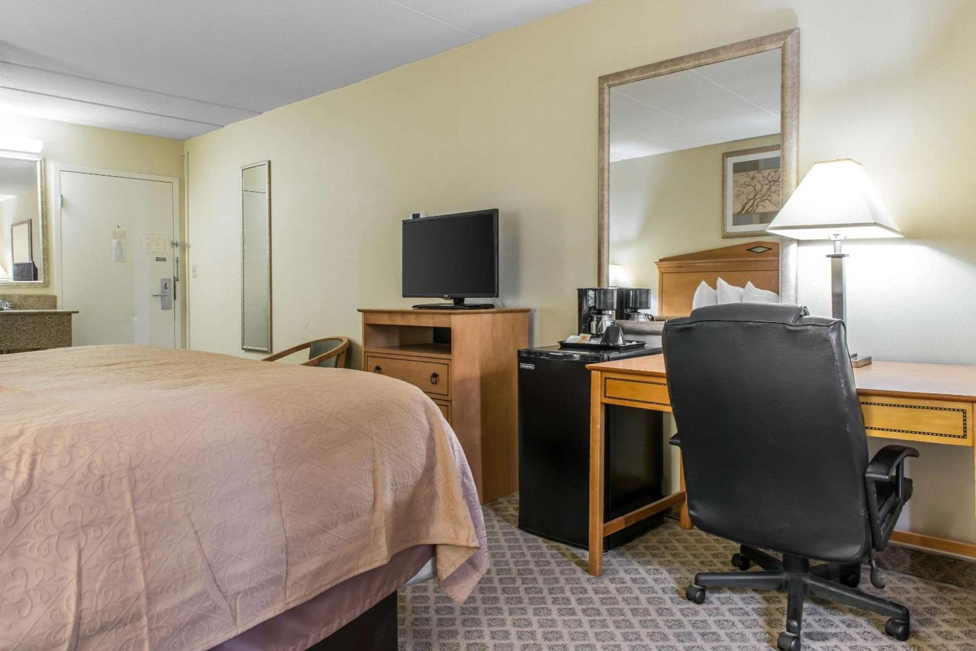 Quality Inn & Suites Fairview - Erie photo 10