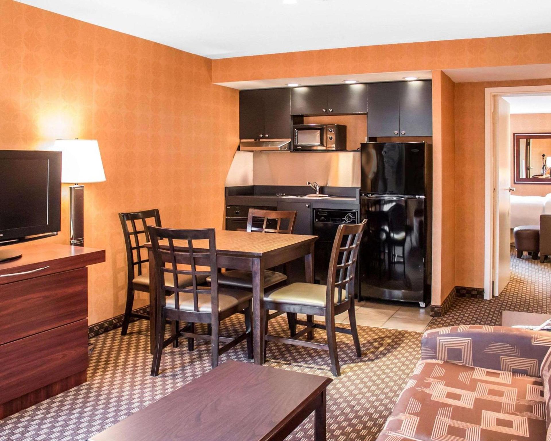 The Woodlands Inn photo 22