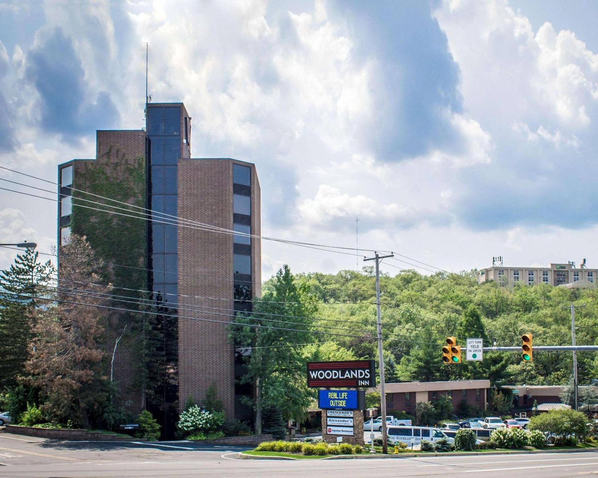The Woodlands Inn photo 2