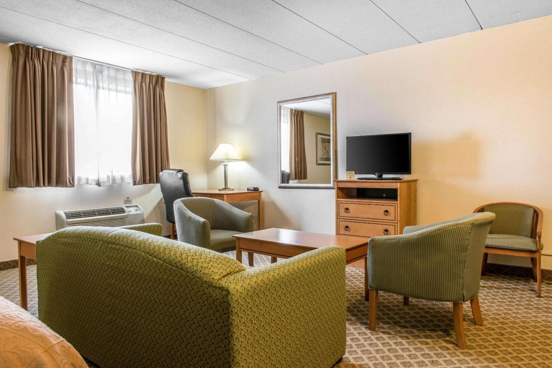 Quality Inn & Suites Fairview - Erie photo 16