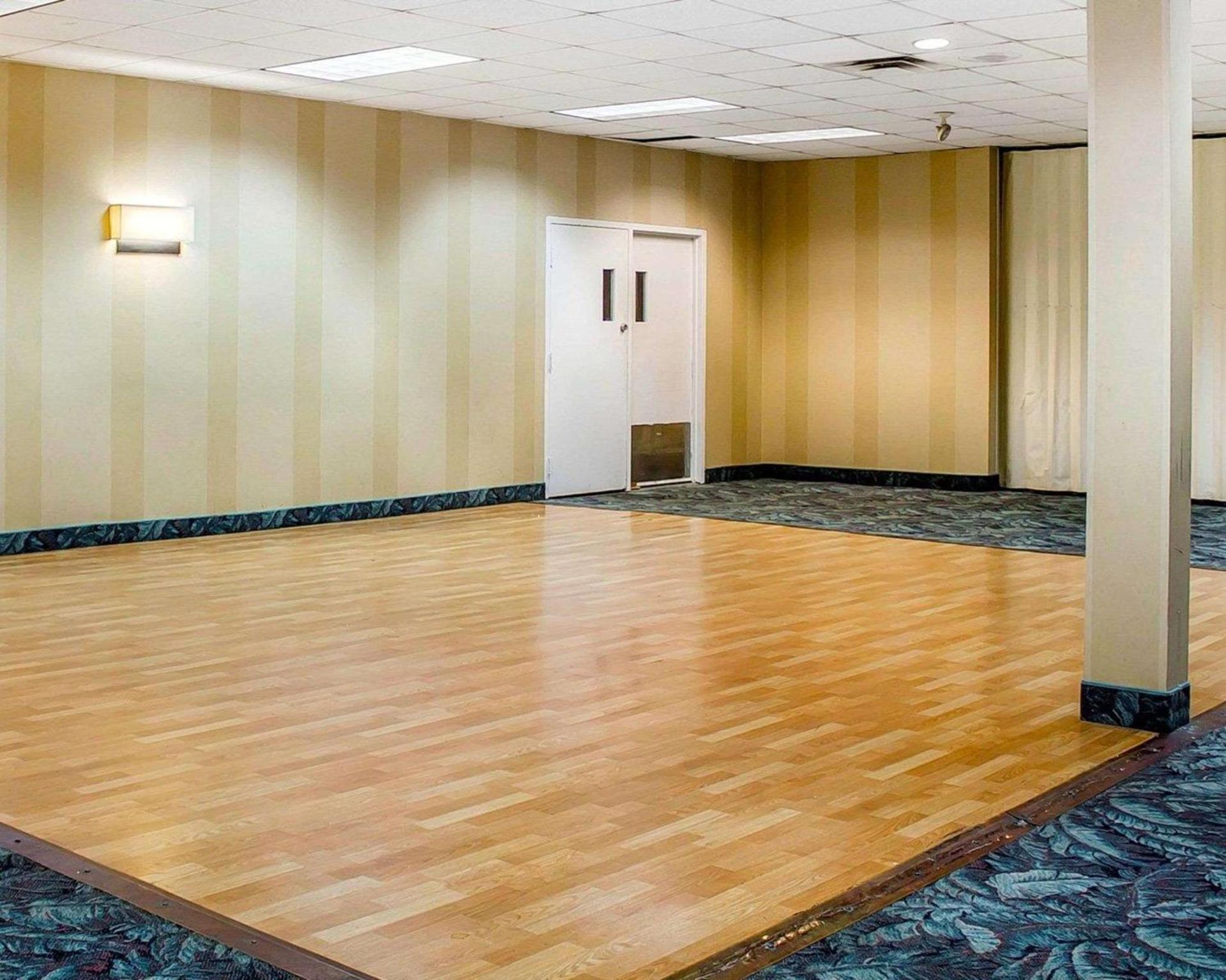 Wilkes-Barre Inn & Suites photo 35