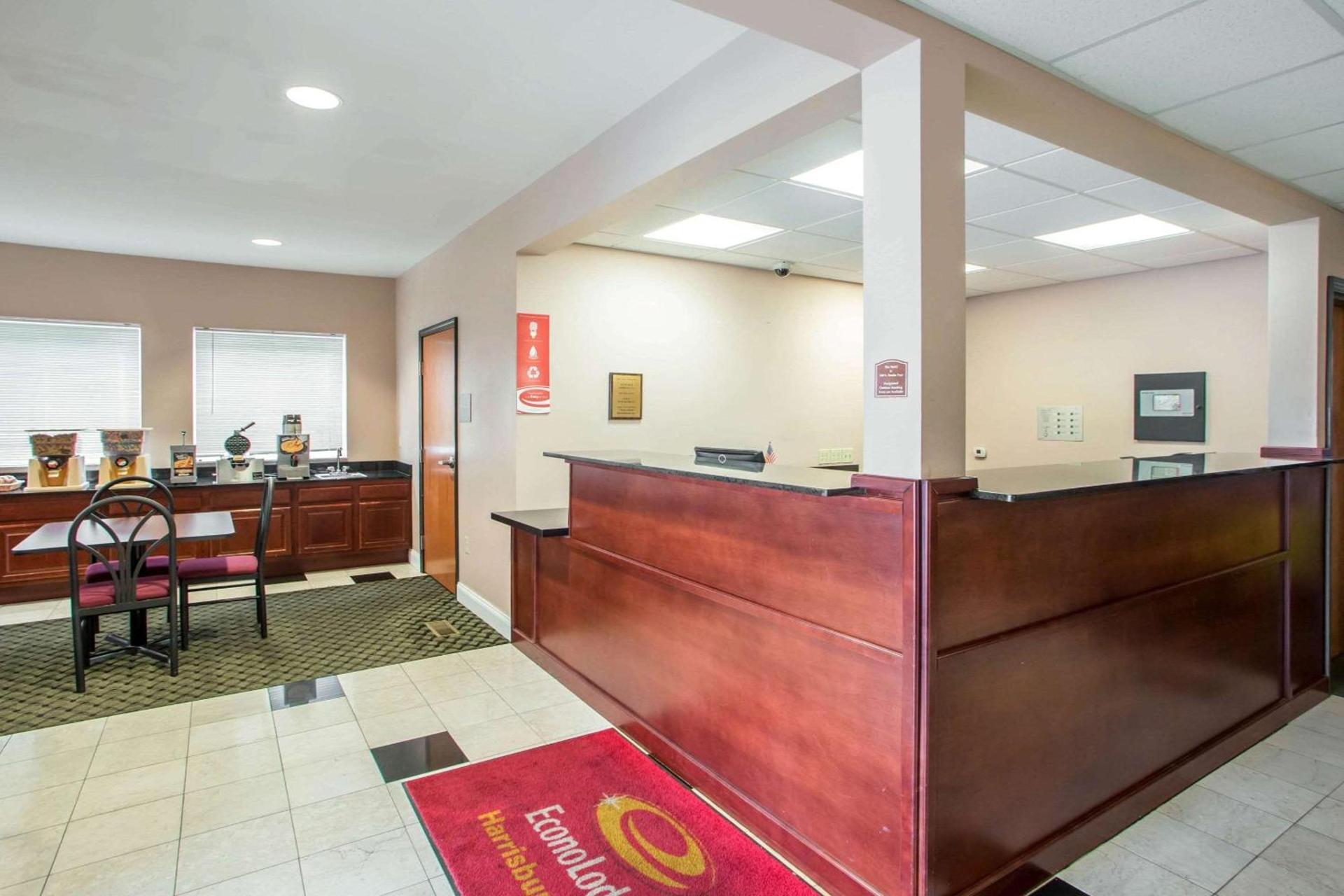 Econo Lodge Harrisburg - Hershey photo 2
