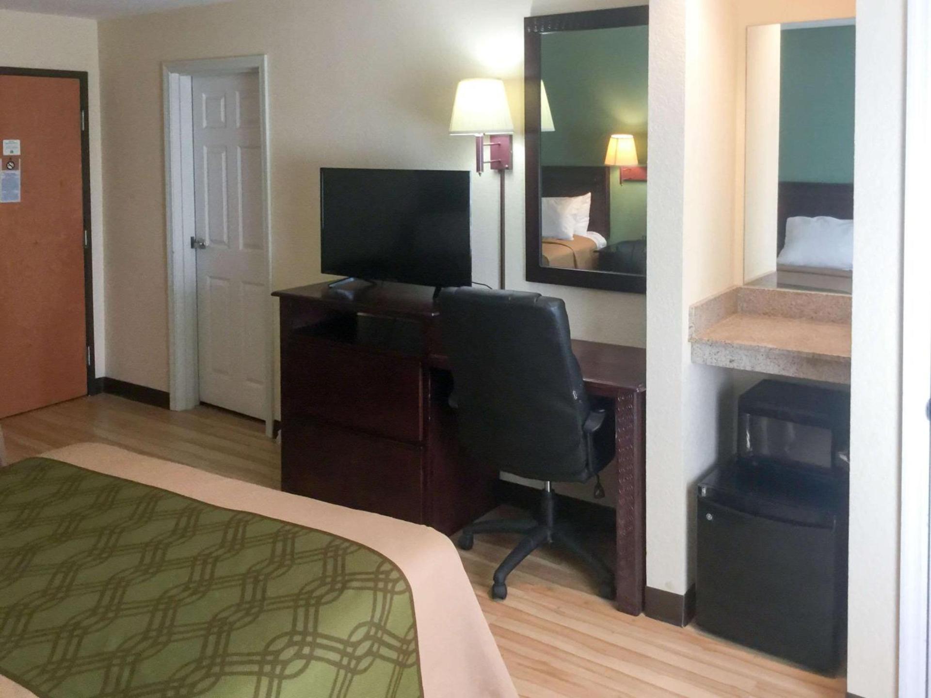 Econo Lodge Harrisburg - Hershey photo 4