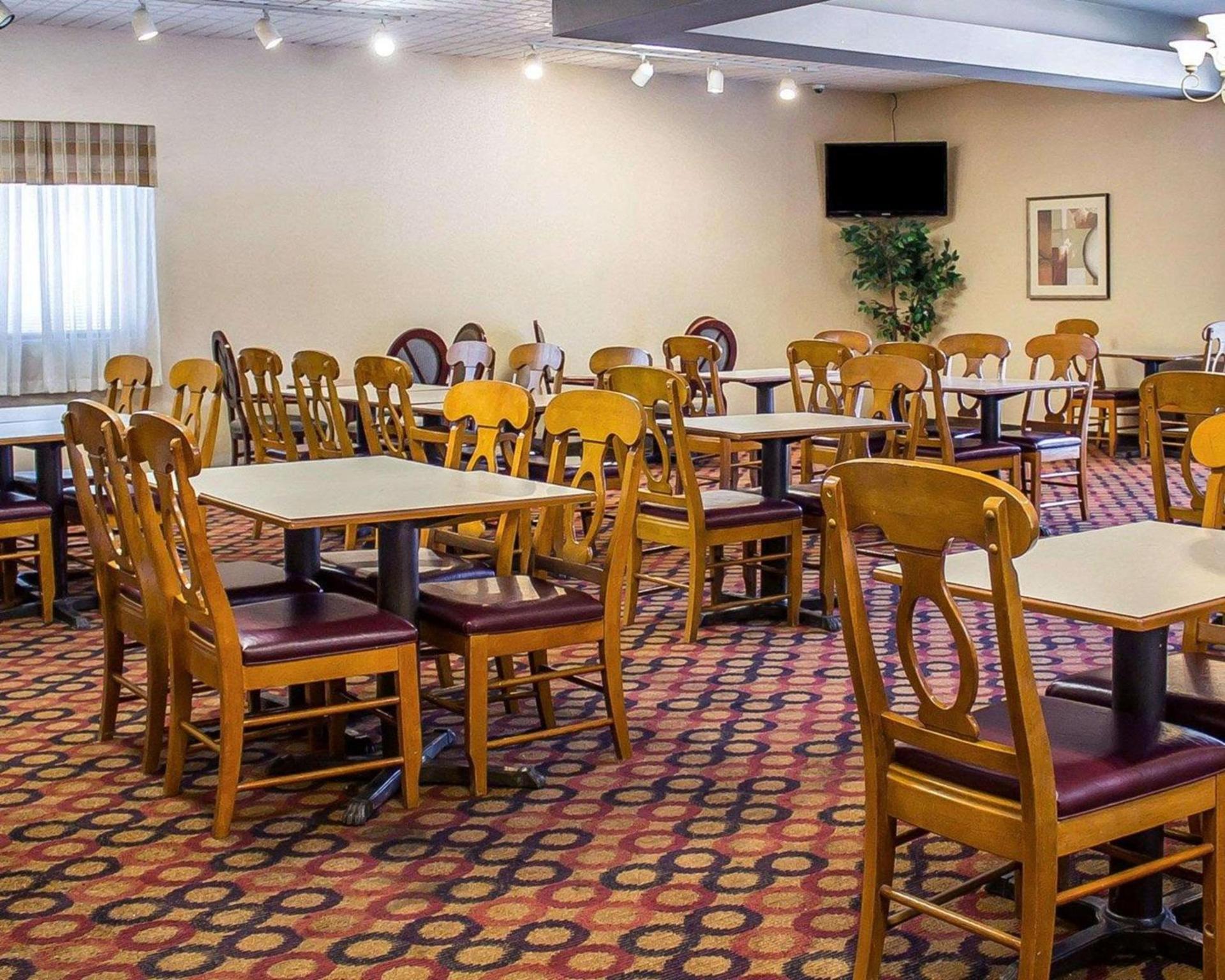 Wilkes-Barre Inn & Suites photo 32