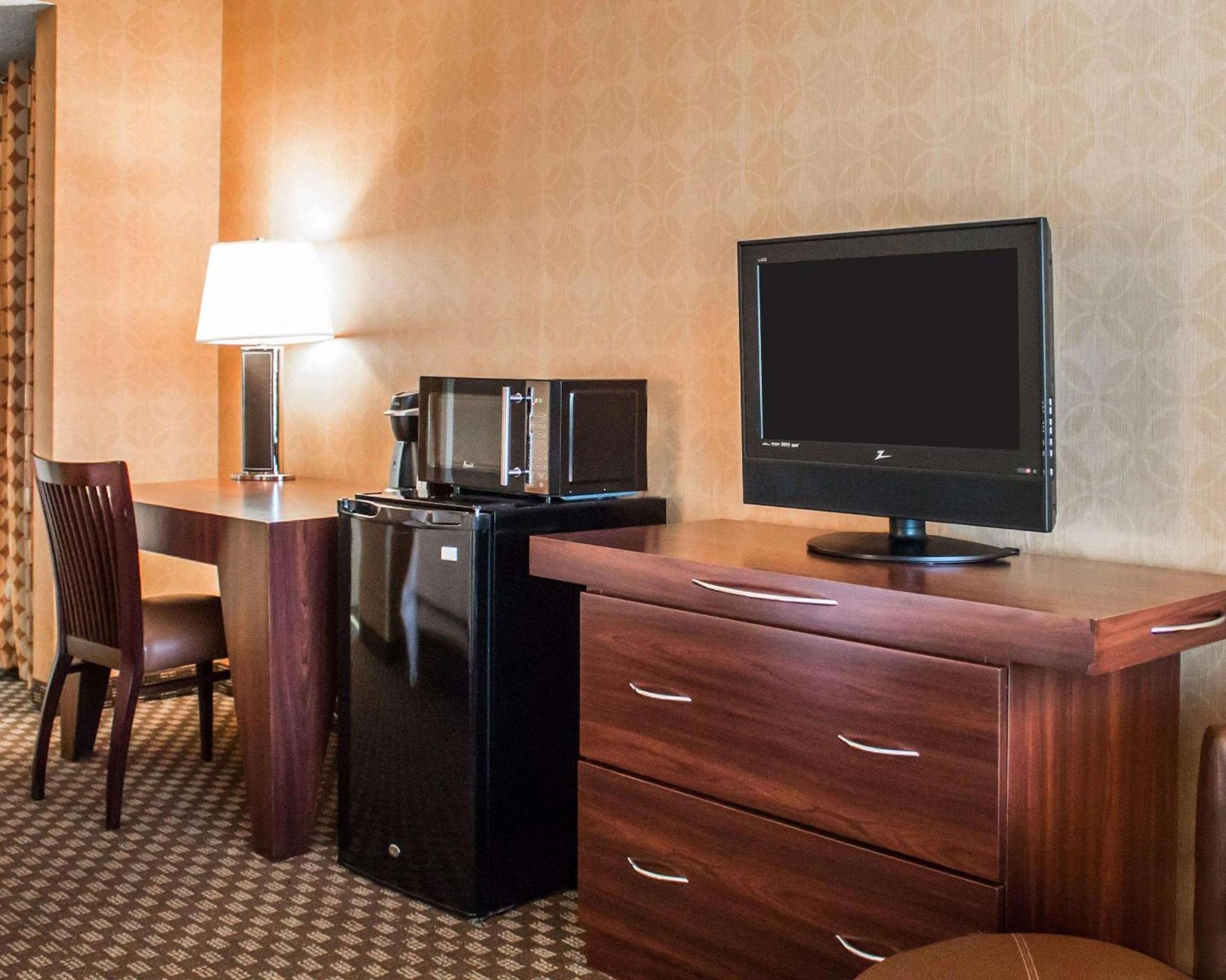 The Woodlands Inn photo 12