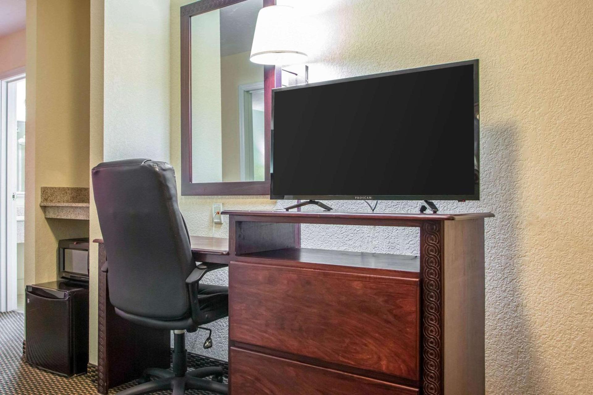 Econo Lodge Harrisburg - Hershey photo 8