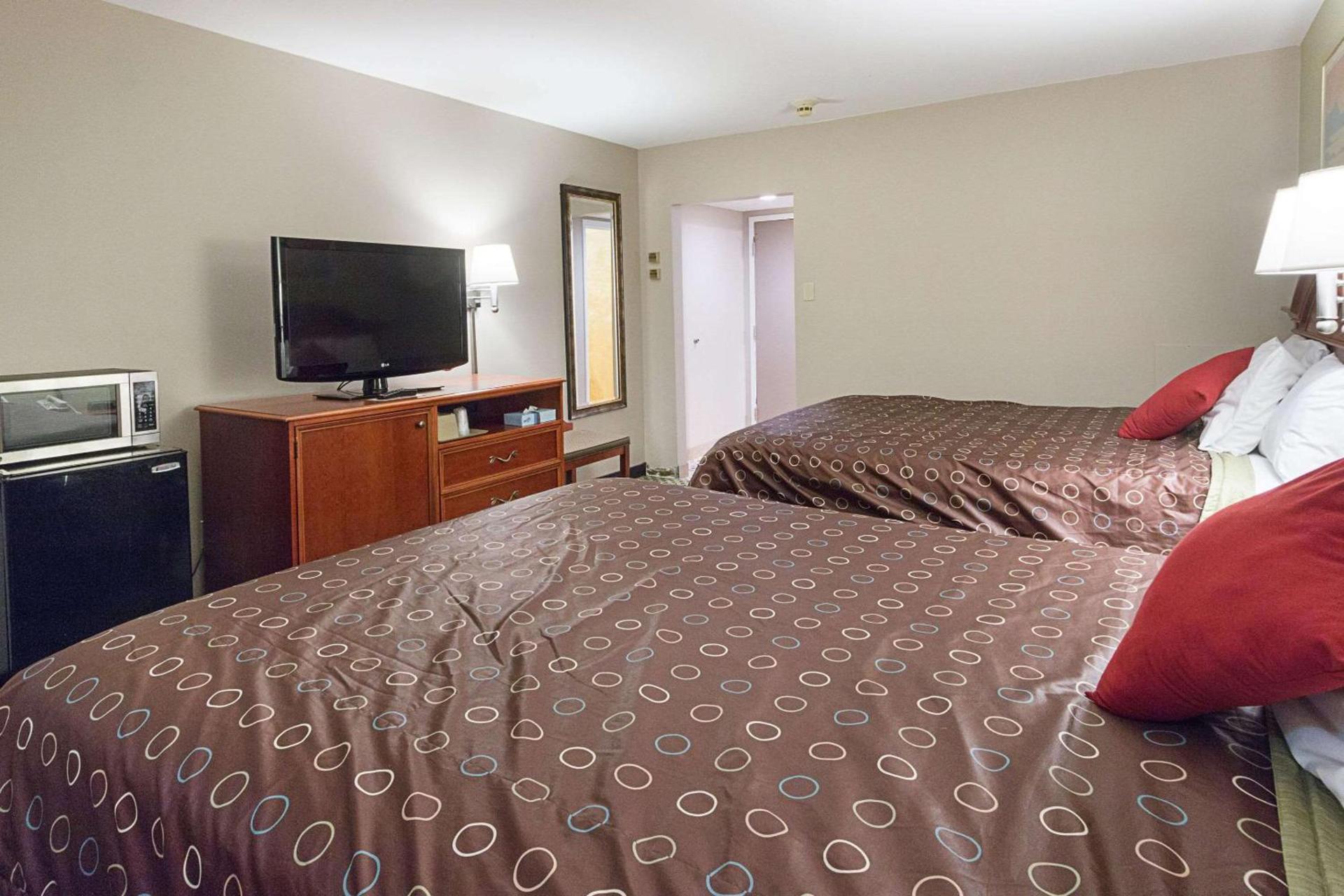 Rodeway Inn Milford - I-84 photo 3