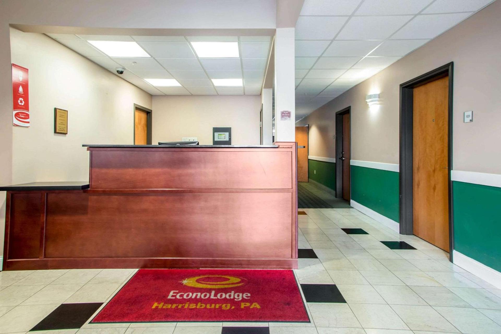Econo Lodge Harrisburg - Hershey photo 9