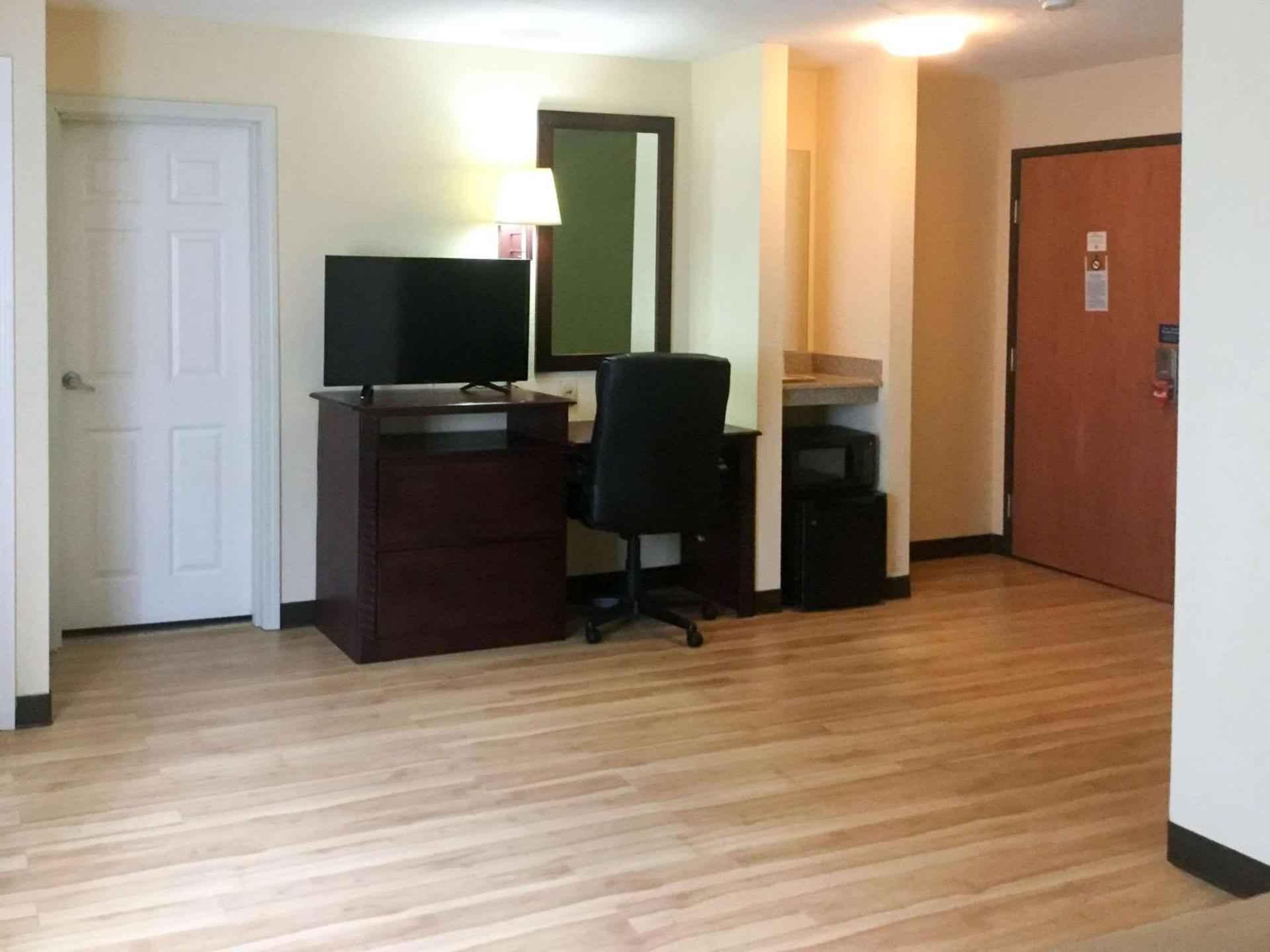 Econo Lodge Harrisburg - Hershey photo 12