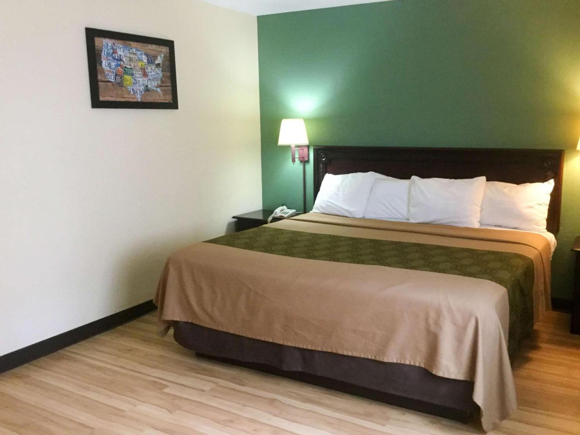 Econo Lodge Harrisburg - Hershey photo 16