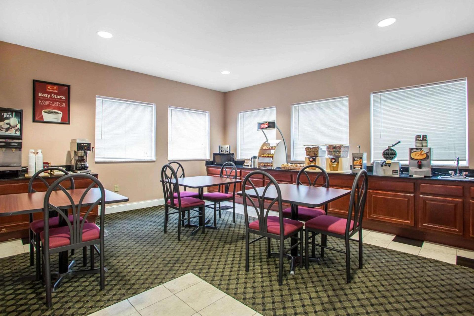 Econo Lodge Harrisburg - Hershey photo 17