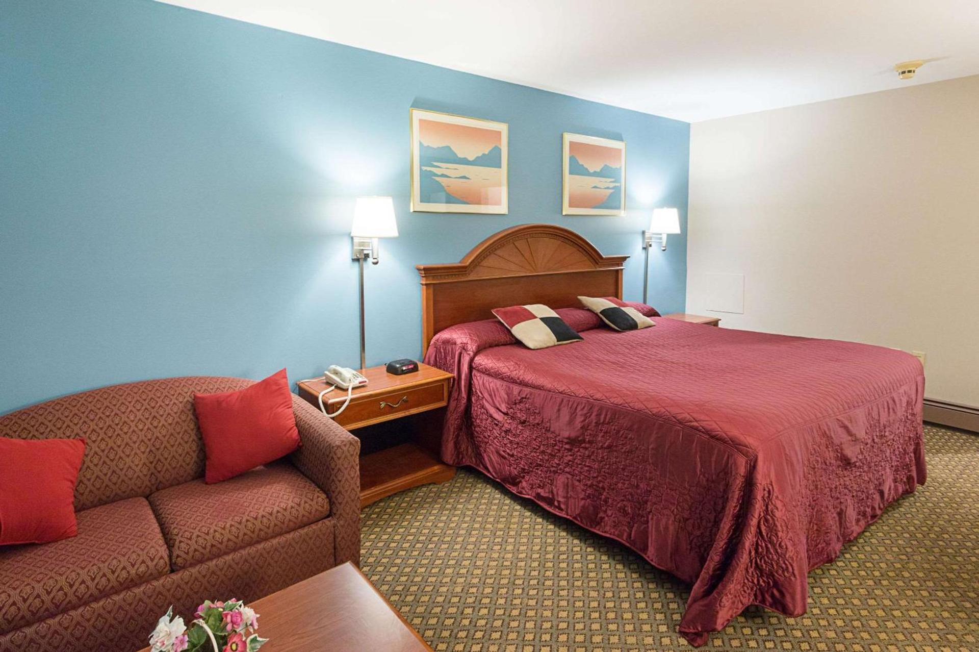 Rodeway Inn Milford - I-84 photo 4