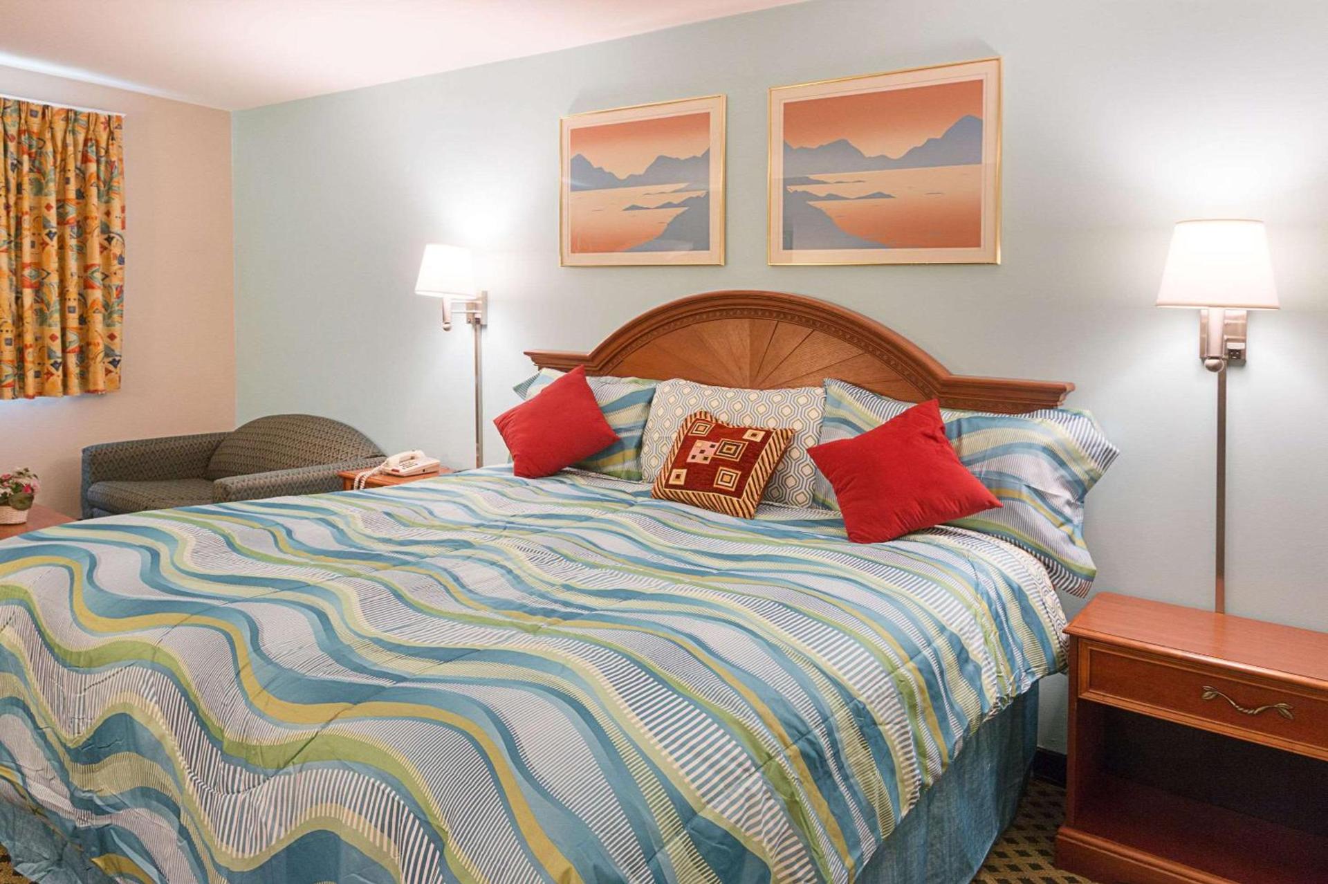 Rodeway Inn Milford - I-84 photo 6