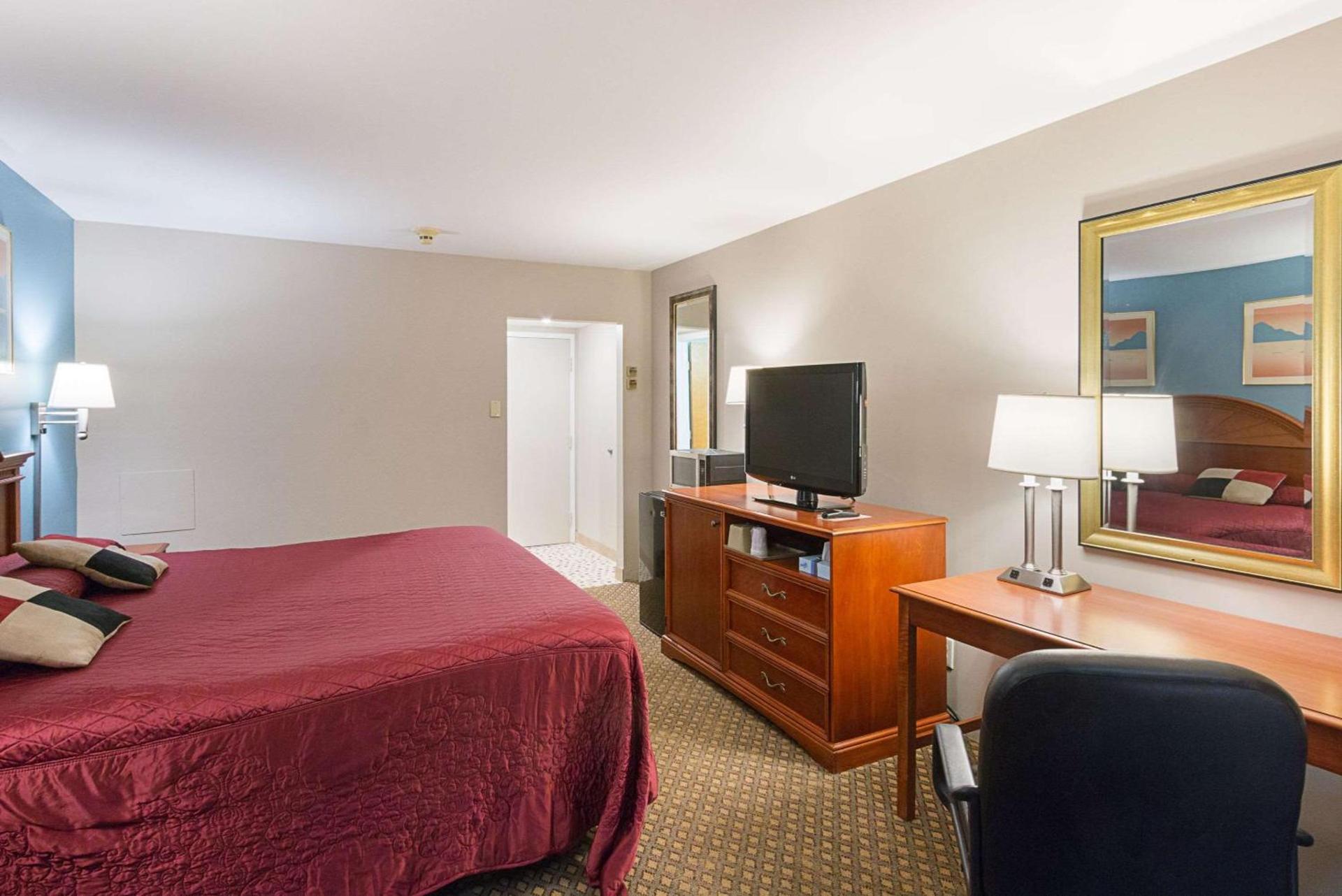 Rodeway Inn Milford - I-84 photo 8