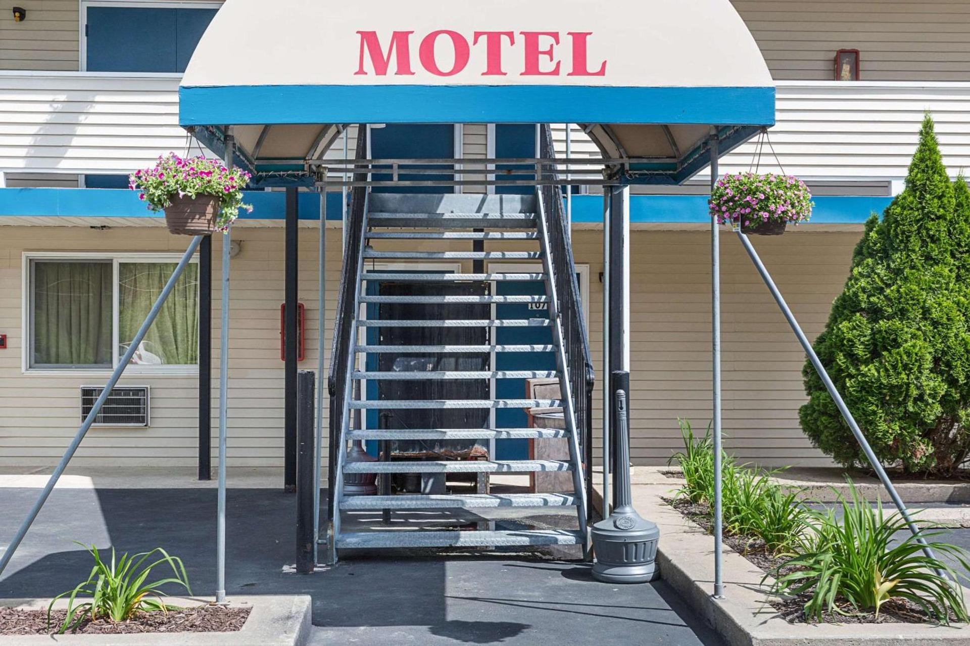 Rodeway Inn Milford - I-84 — hotel in Milford