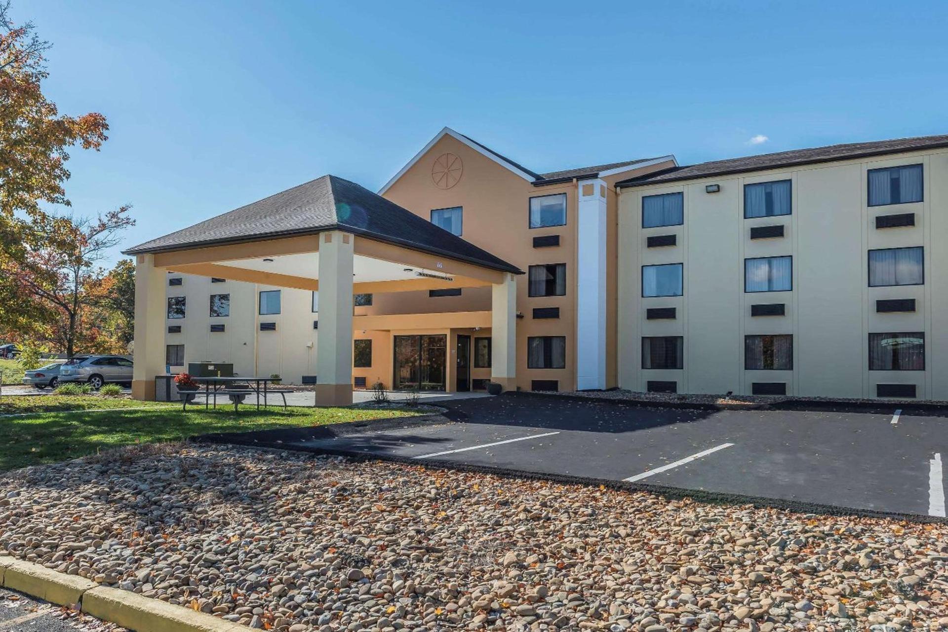 Quality Inn & Suites Pittsburgh Harmarville — hotel in Harmarville