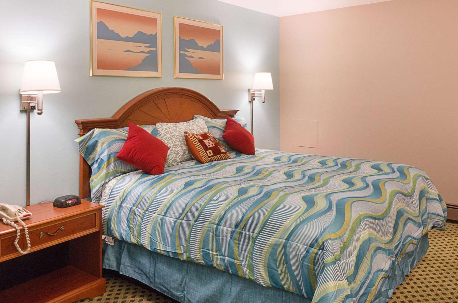Rodeway Inn Milford - I-84 photo 12