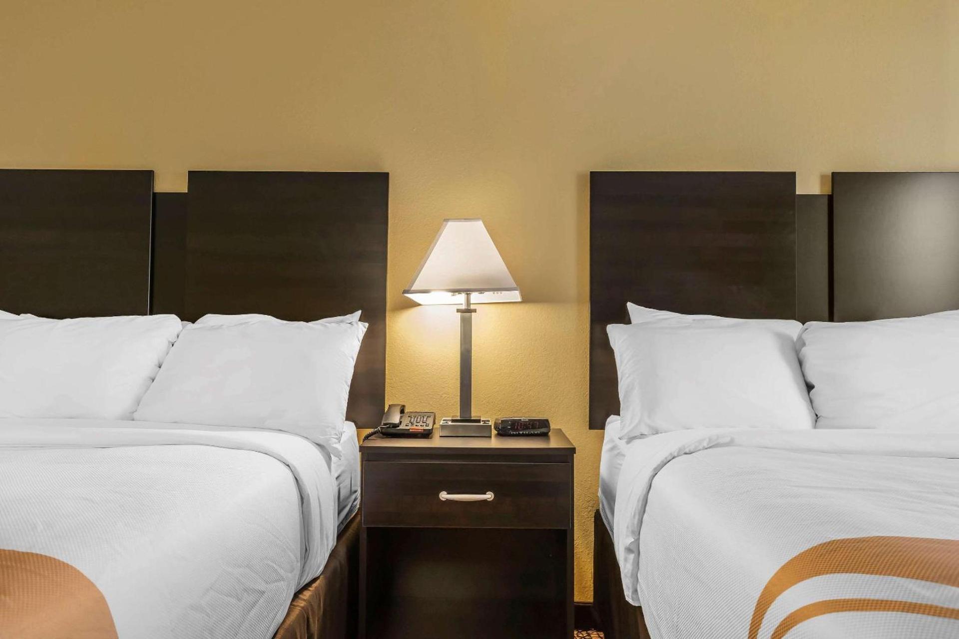 Quality Inn & Suites Pittsburgh Harmarville photo 17