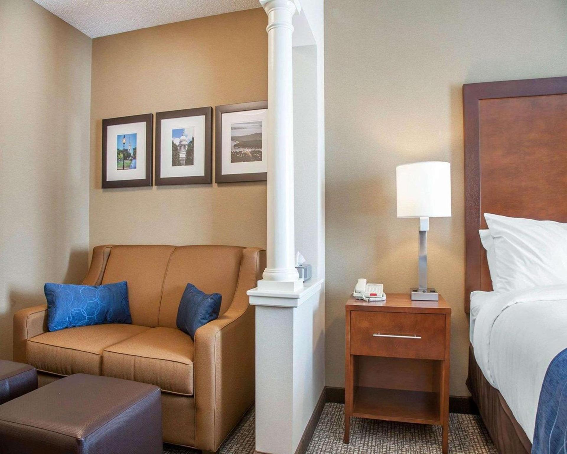 Comfort Suites West Warwick - Providence photo 23