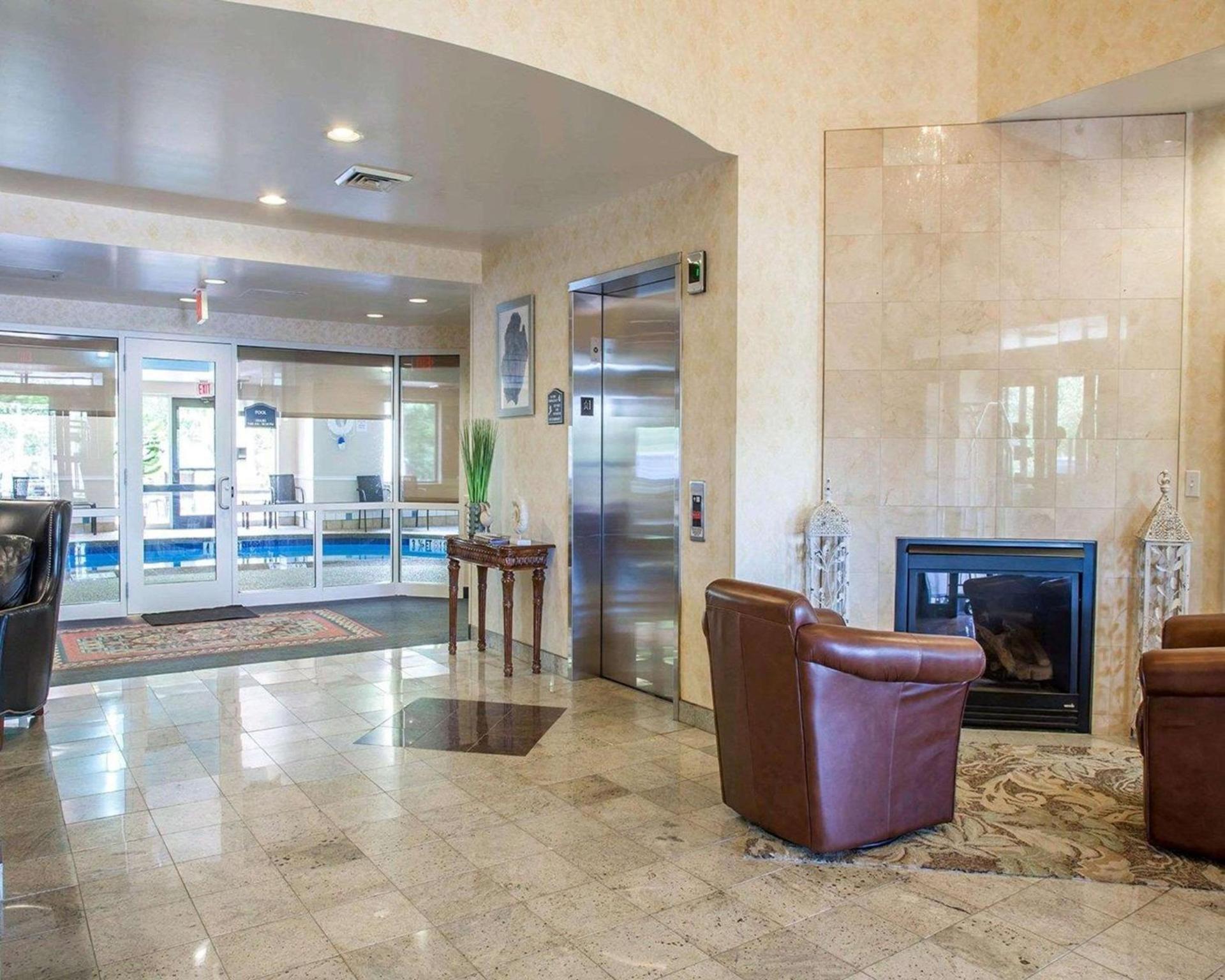 Comfort Suites West Warwick - Providence photo 5