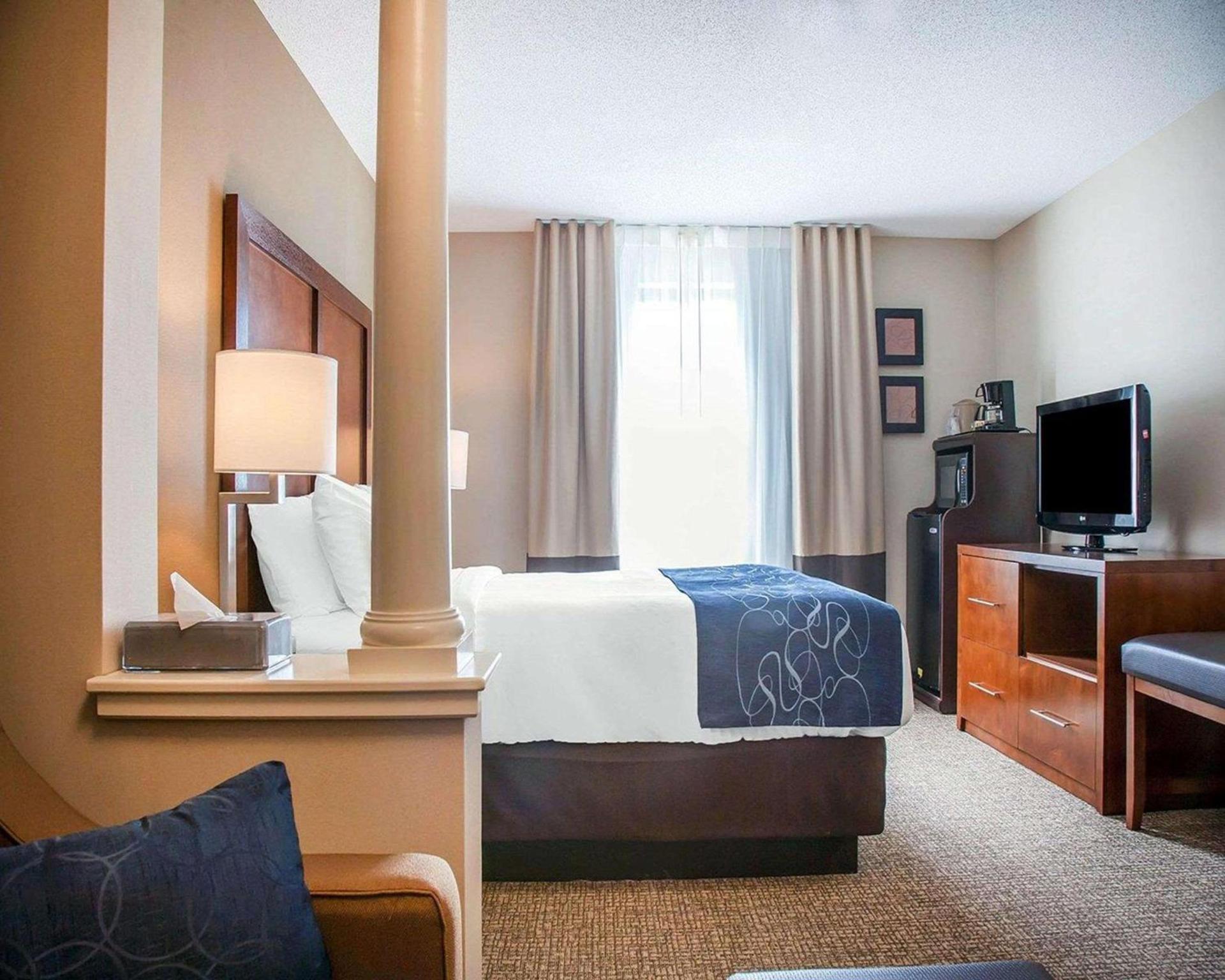Comfort Suites West Warwick - Providence photo 15