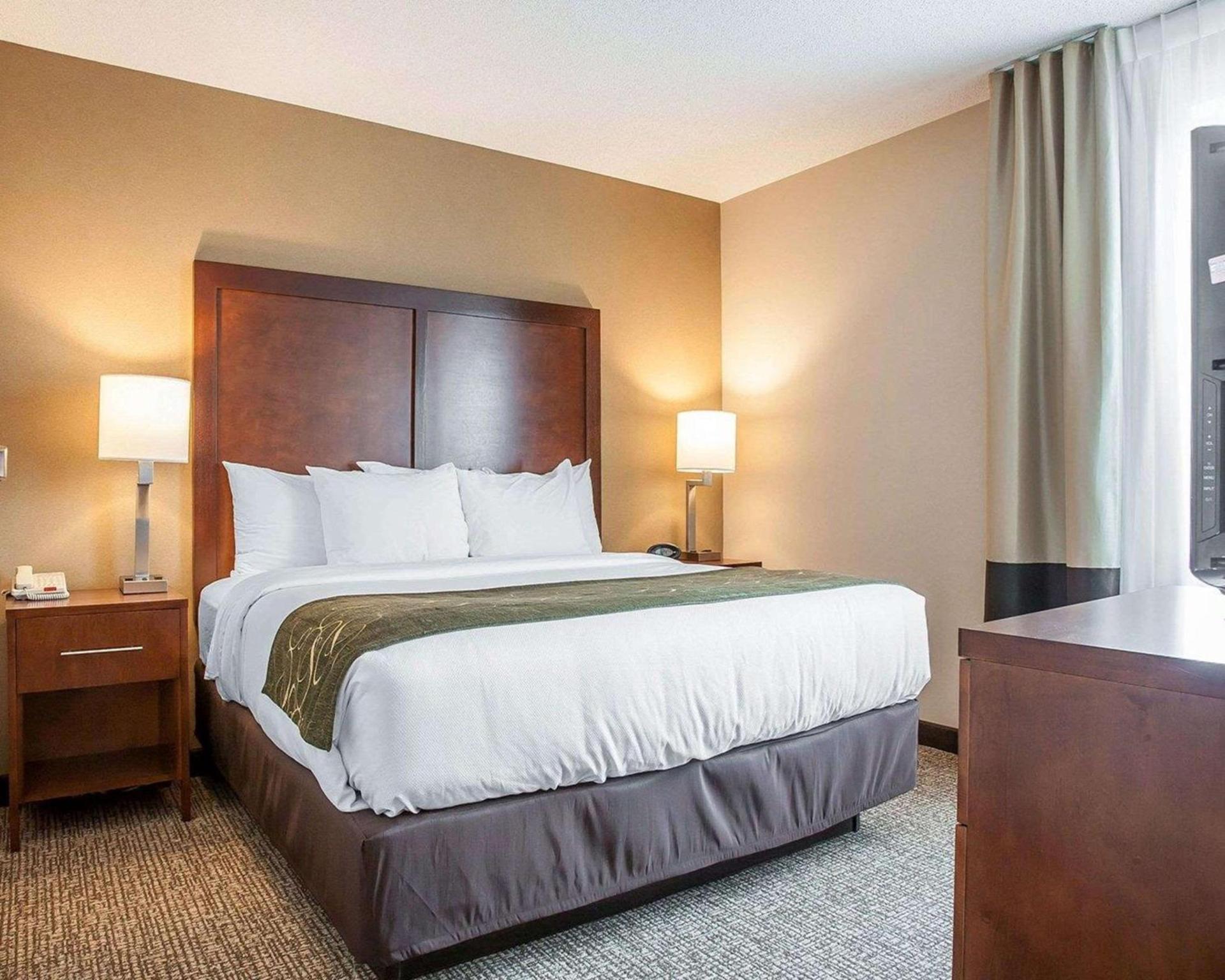Comfort Suites West Warwick - Providence photo 20