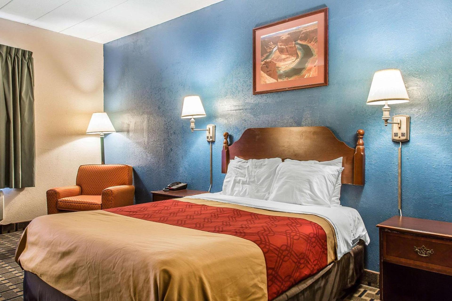 Econo Lodge Cranston - Providence photo 16